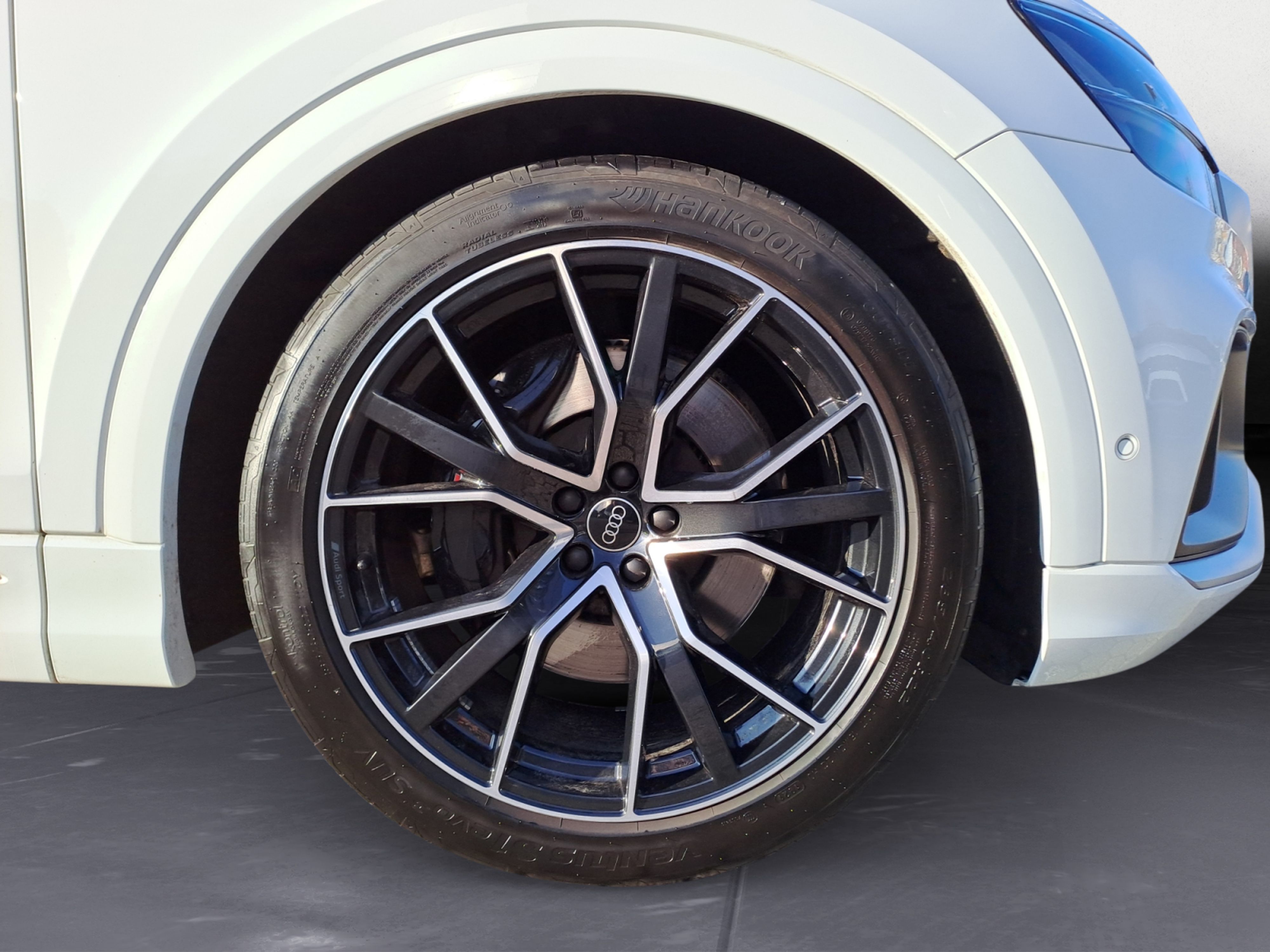 Audi - SQ8 TFSI 373(507) kW(PS) tiptronic