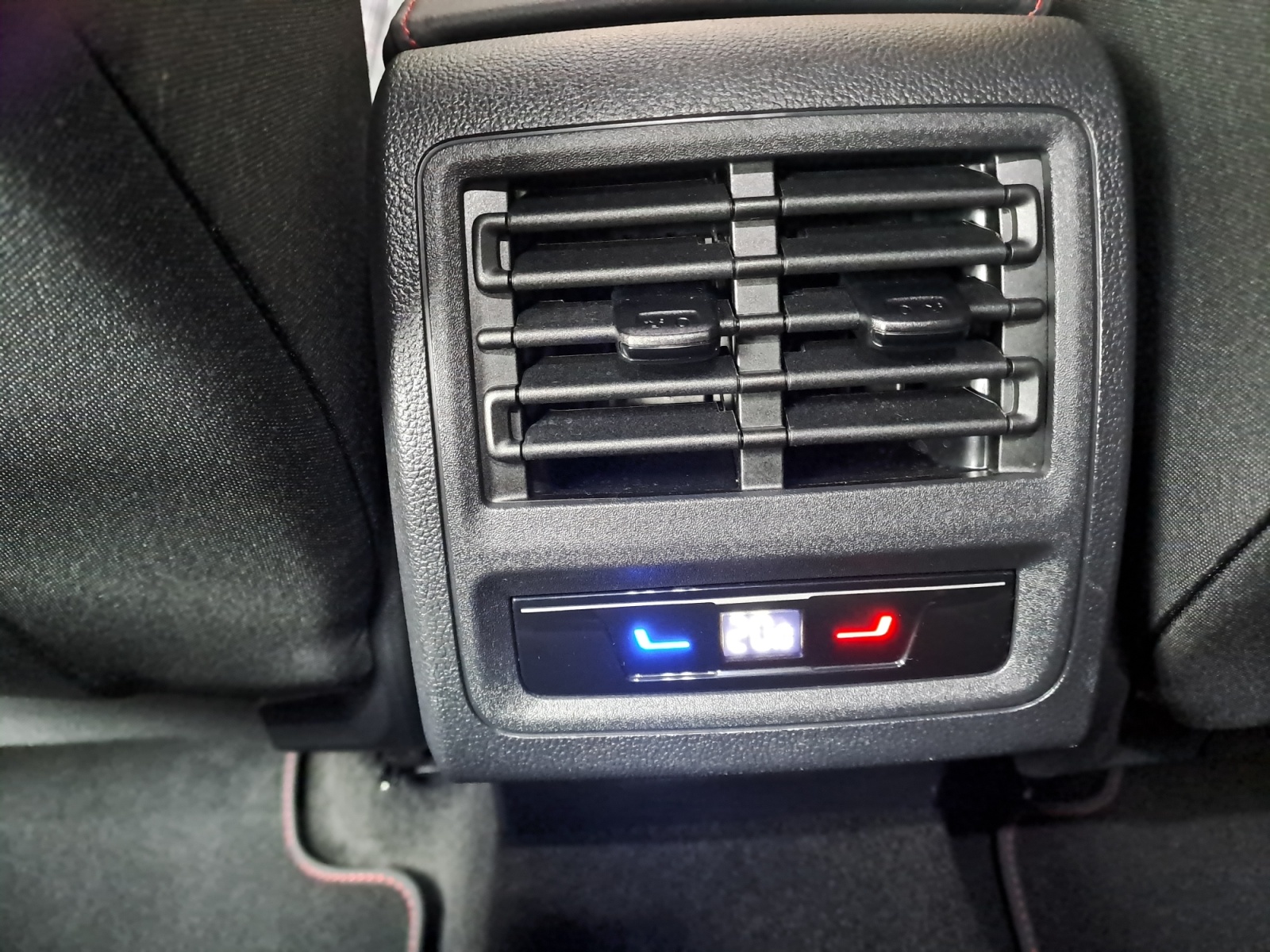 Volkswagen - Golf GTI 2.0 TSI DSG