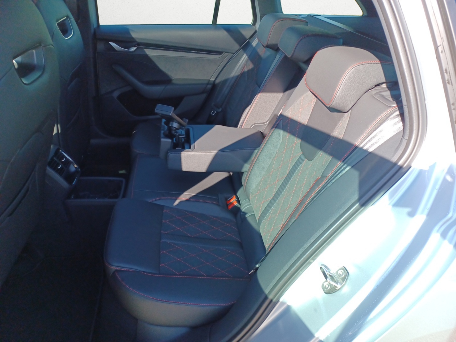 Skoda - Octavia Combi RS 2,0 TSI 7-Gang-DSG