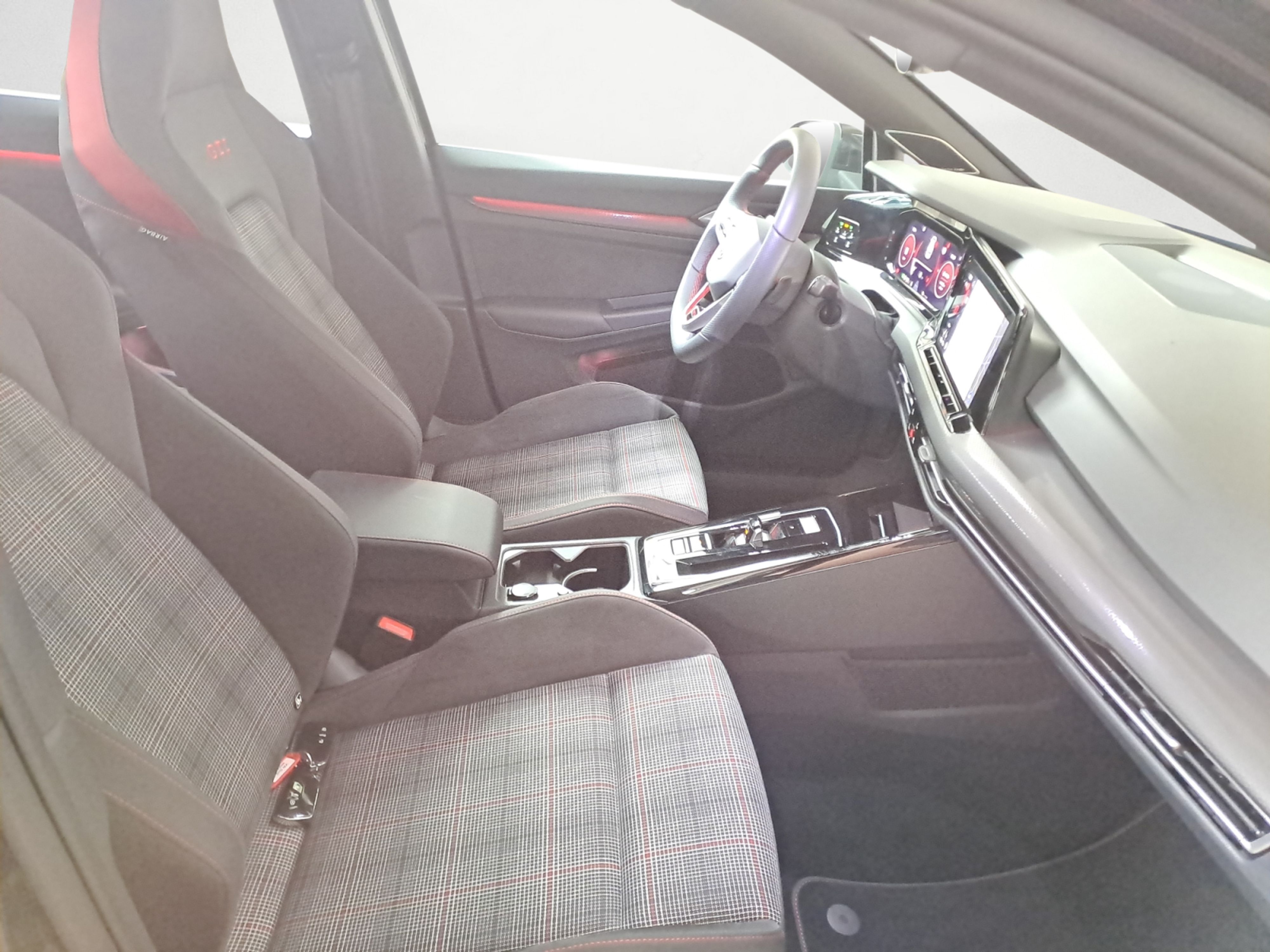 Volkswagen - Golf GTI 2.0 TSI DSG