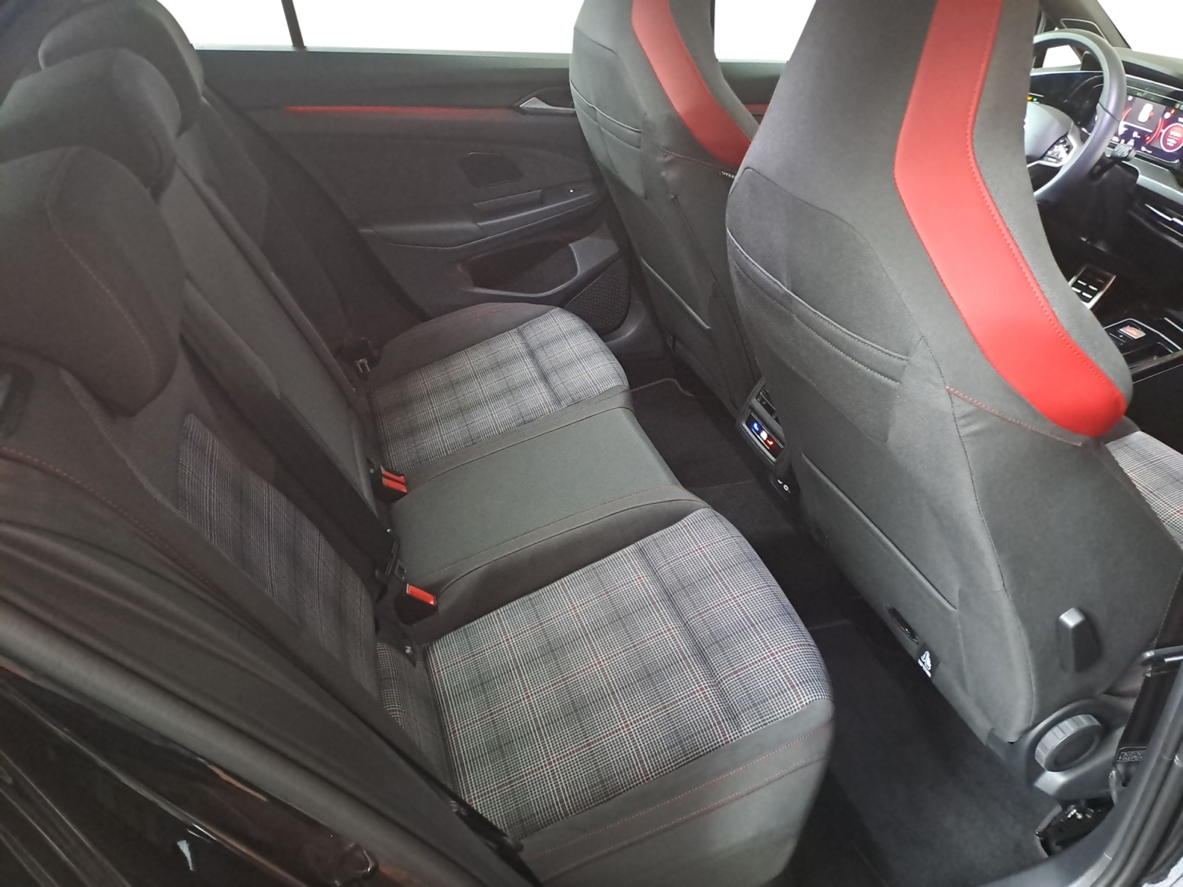Volkswagen - Golf GTI 2.0 TSI DSG