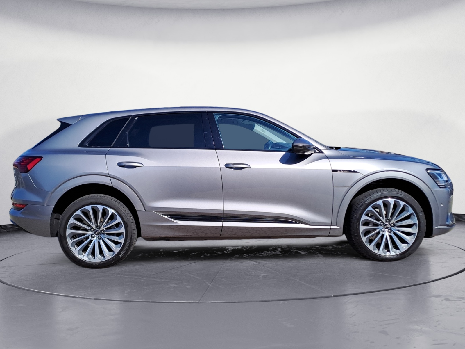 Audi - e-tron 55