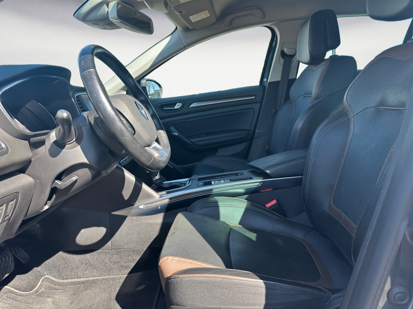 Renault - Megane Grandtour ENERGY TCe 165 EDC SYMPHONY