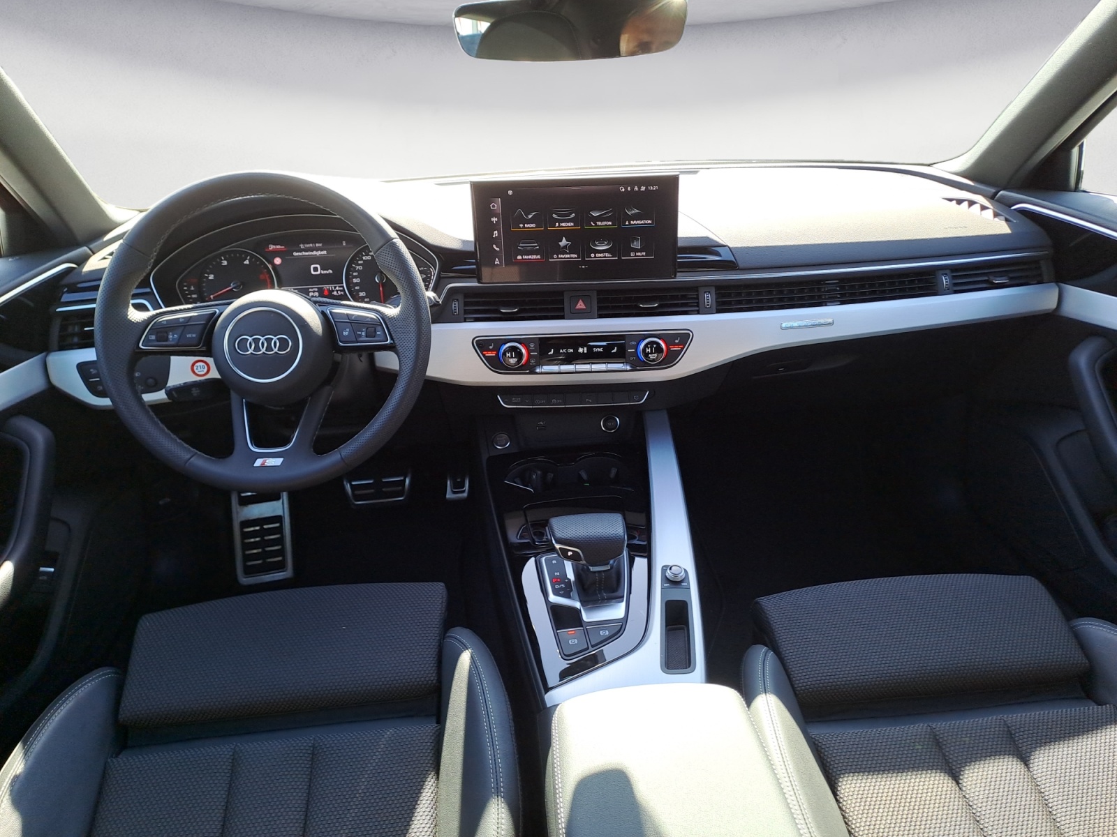 Audi - A4 Avant S line 40 TDI quattro