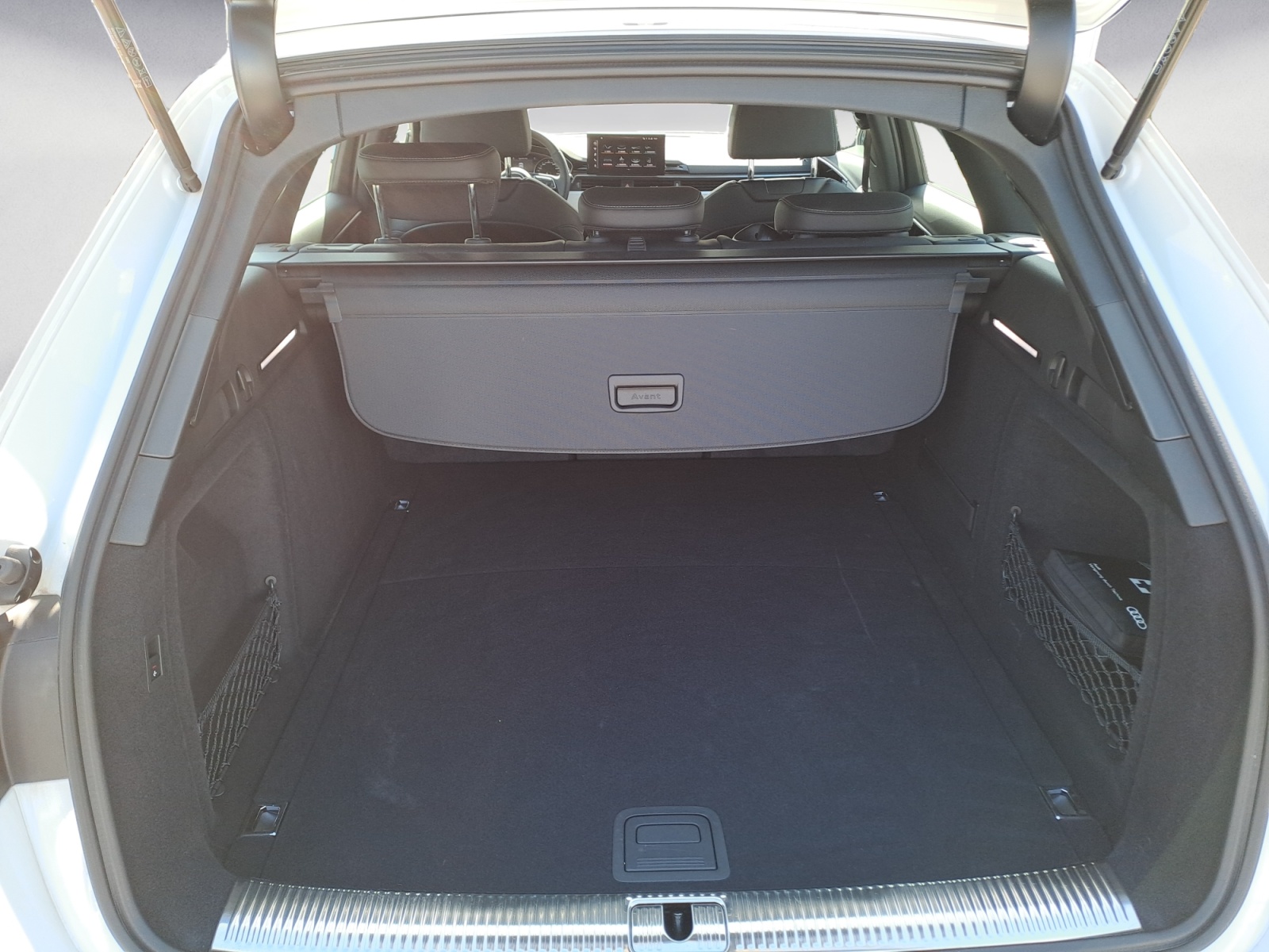 Audi - A4 Avant S line 40 TDI quattro