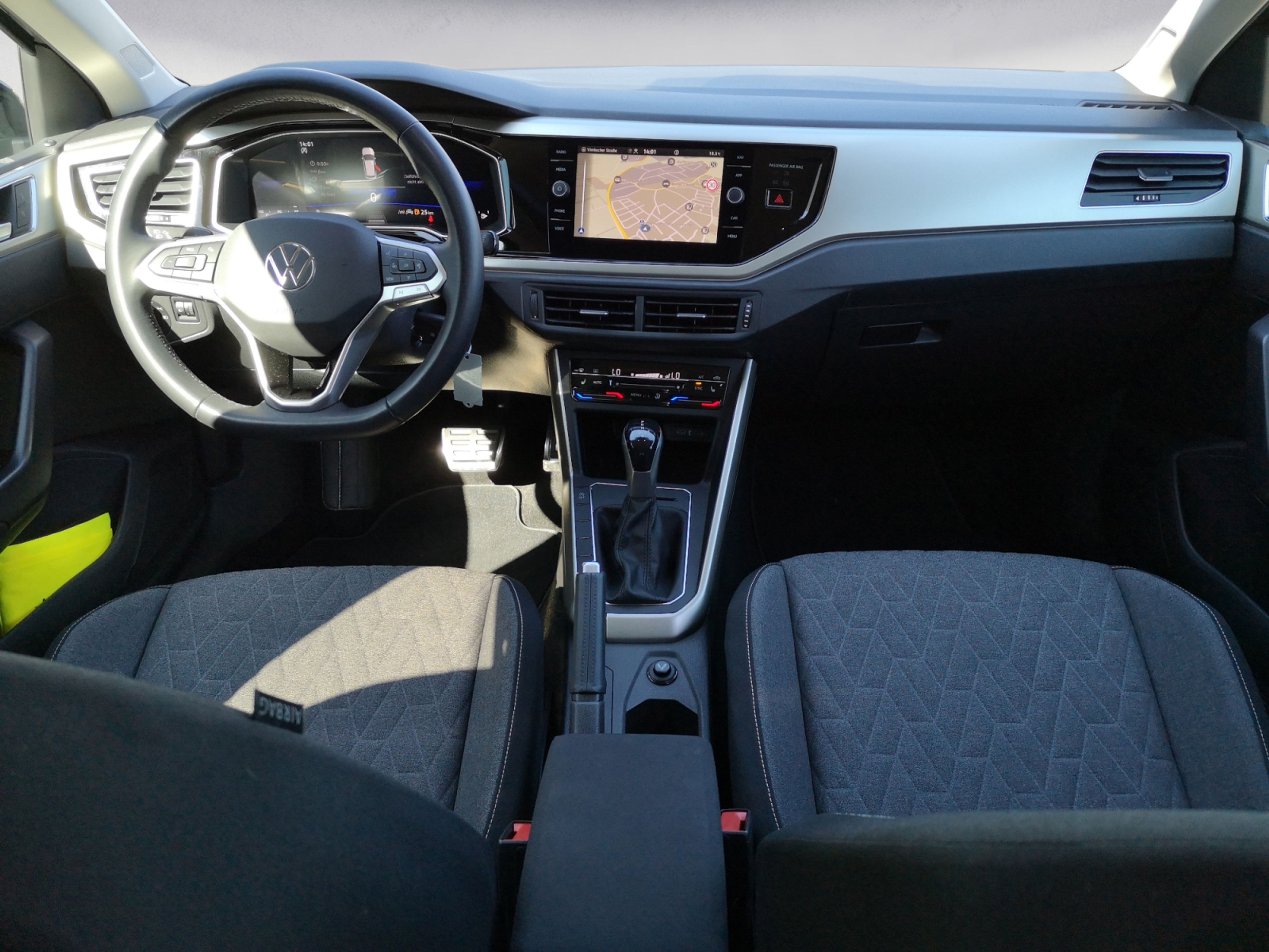 Volkswagen - Polo 1.0 TSI Move DSG