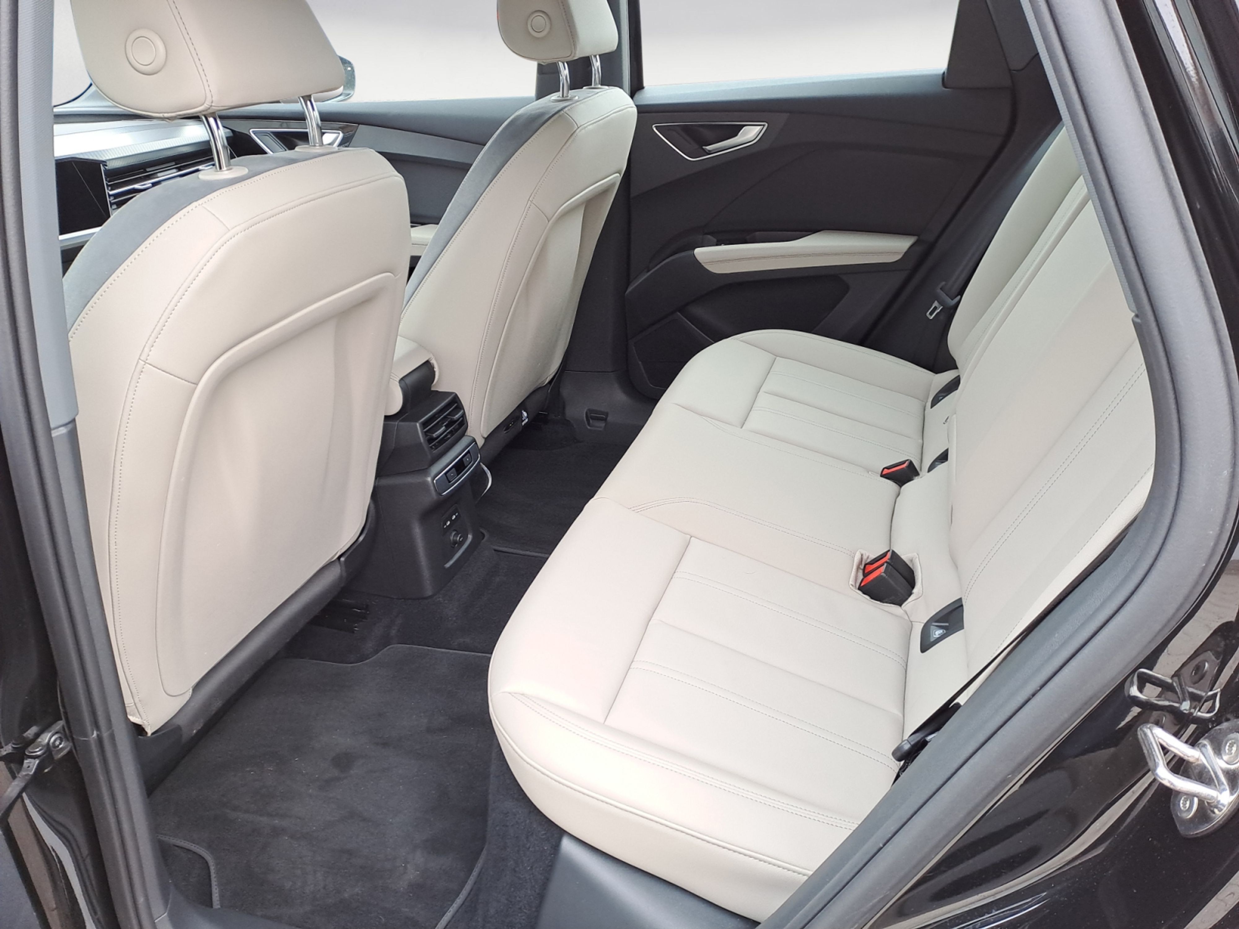 Audi - Q4