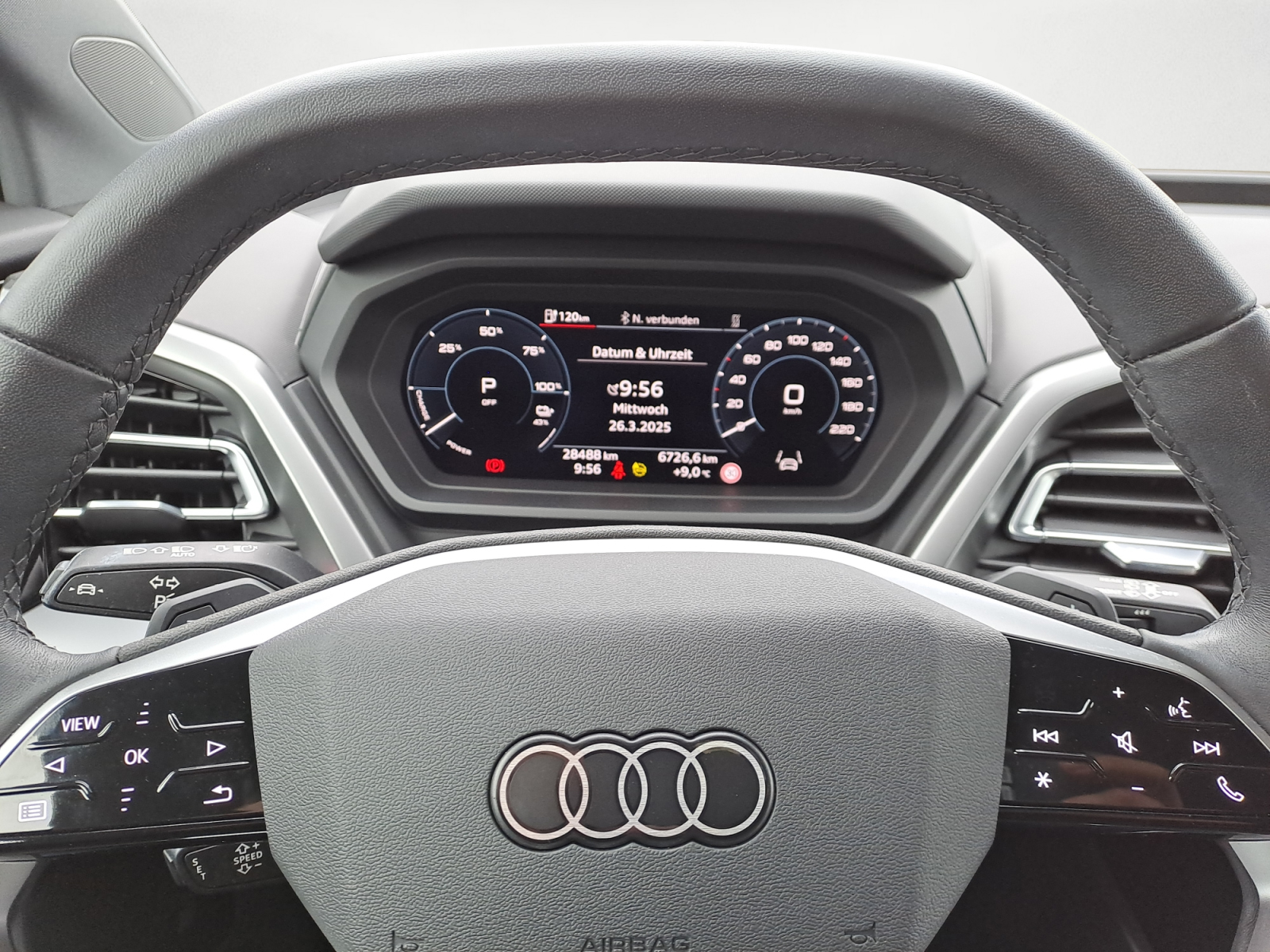 Audi - Q4