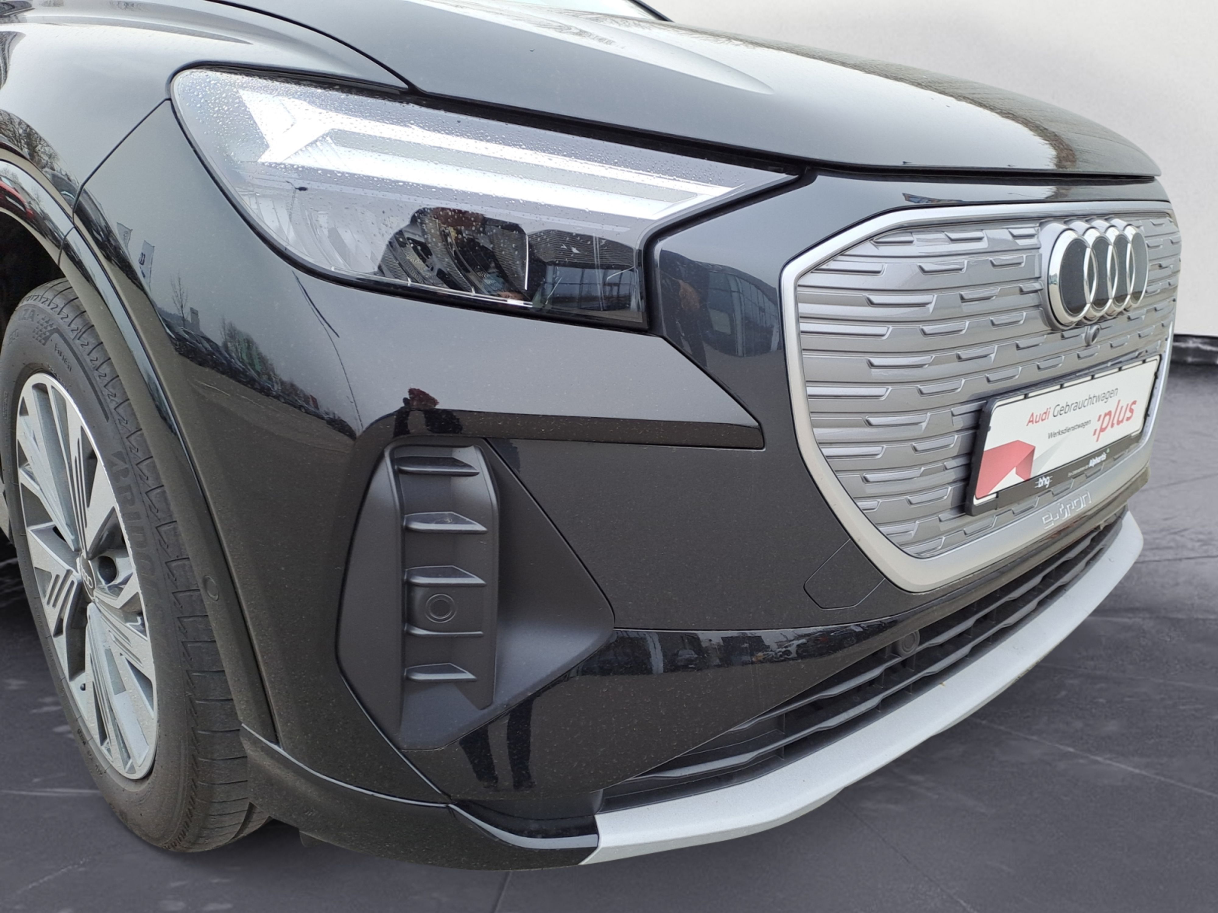 Audi - Q4