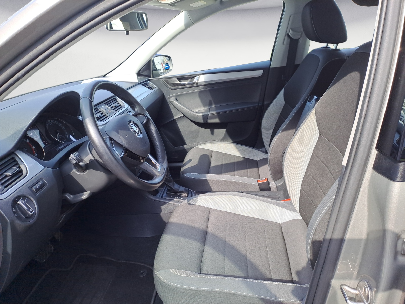 Skoda - Rapid Spaceback 1.0 TSI DSG Ambition