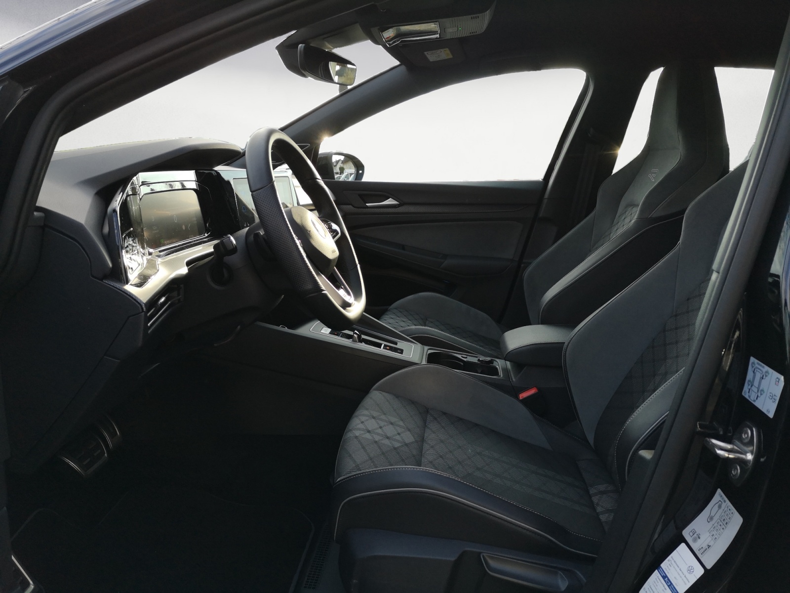 Volkswagen - Golf 1.5 eTSI R-Line DSG