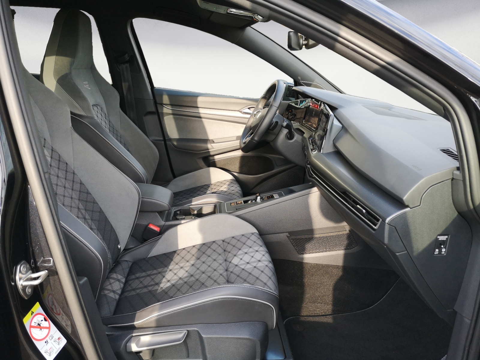 Volkswagen - Golf 1.5 eTSI R-Line DSG