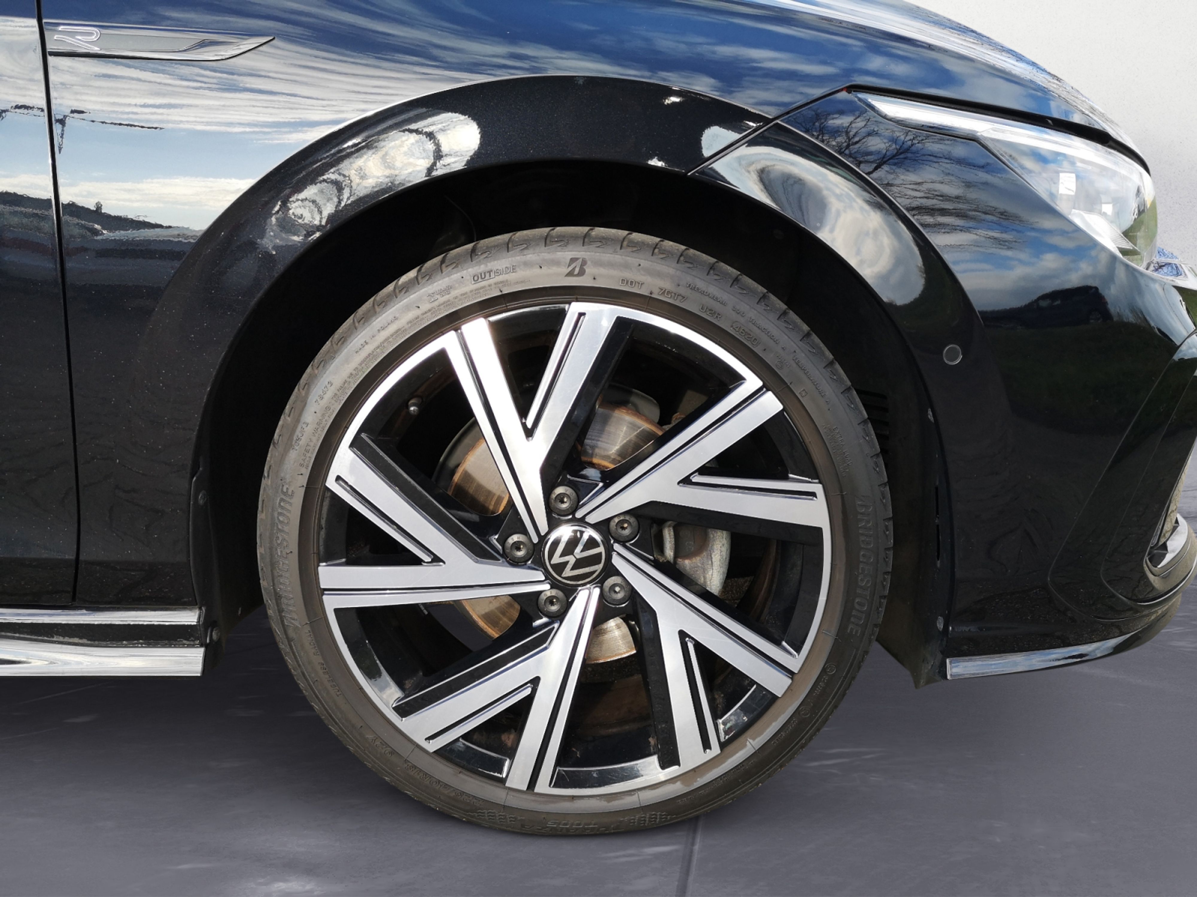 Volkswagen - Golf 1.5 eTSI R-Line DSG
