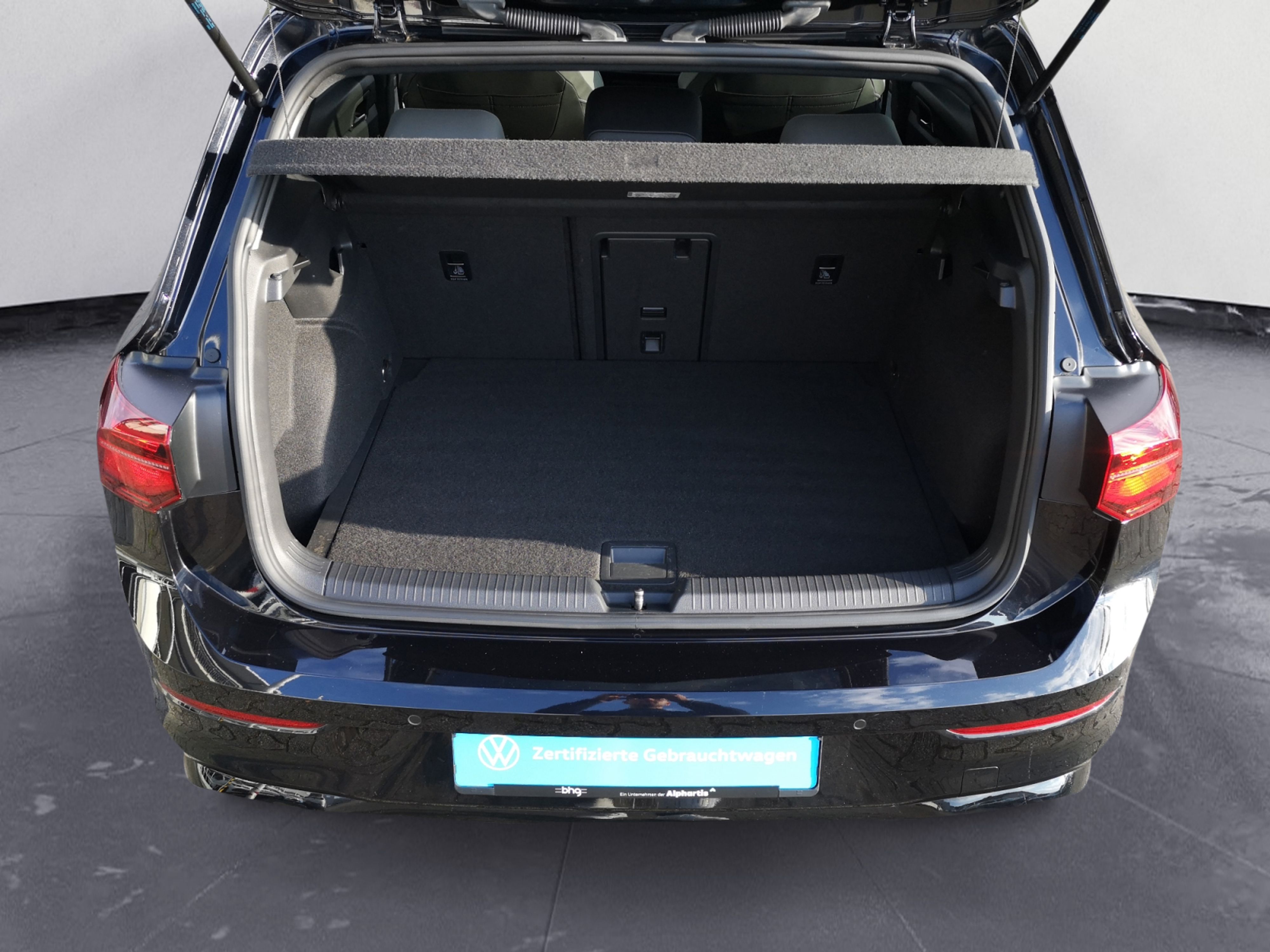 Volkswagen - Golf 1.5 eTSI R-Line DSG
