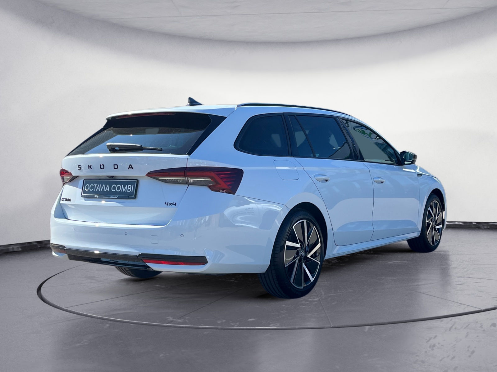 Skoda - Octavia Combi Sportline 2,0 TSI 7-Gang-DSG 4x4