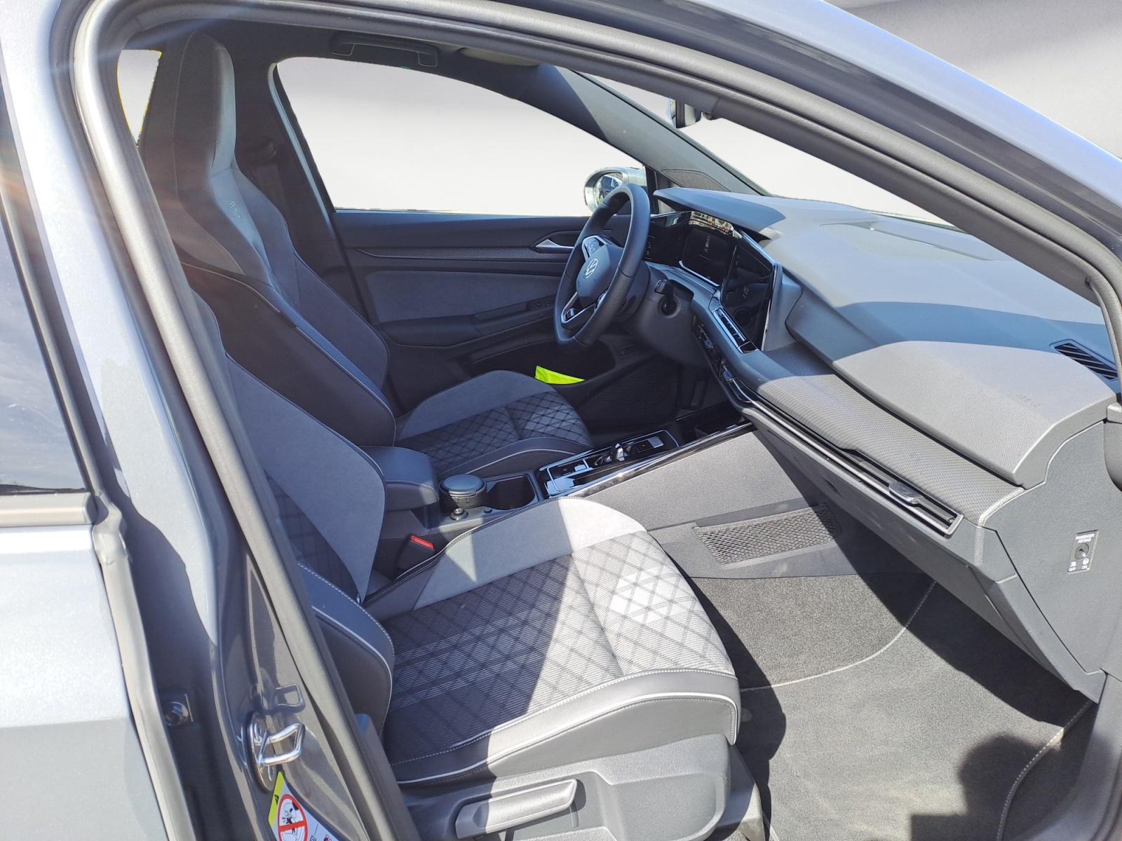 Volkswagen - Golf Variant 1.5 eTSI OPF DSG R-Line