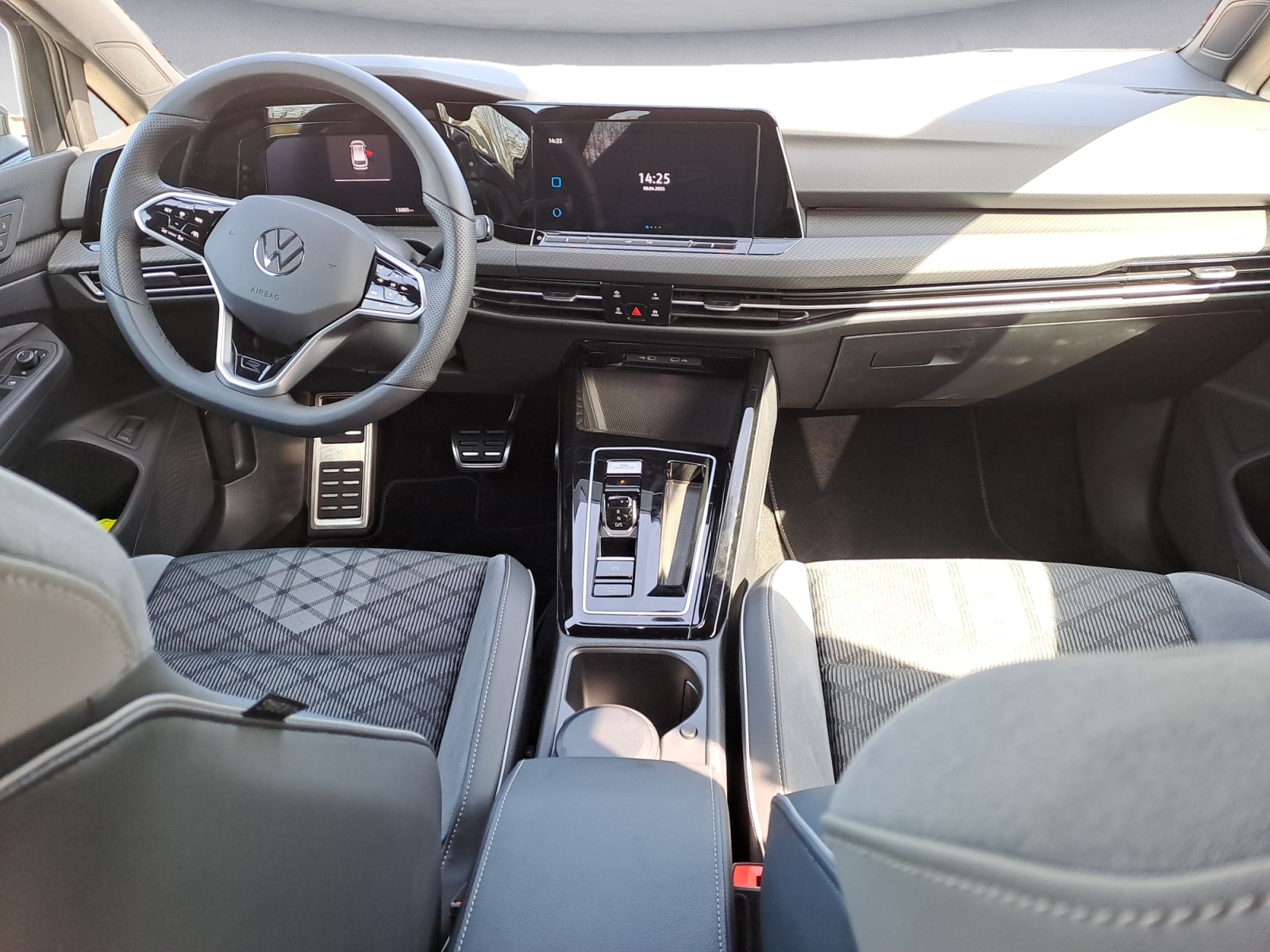 Volkswagen - Golf Variant 1.5 eTSI OPF DSG R-Line