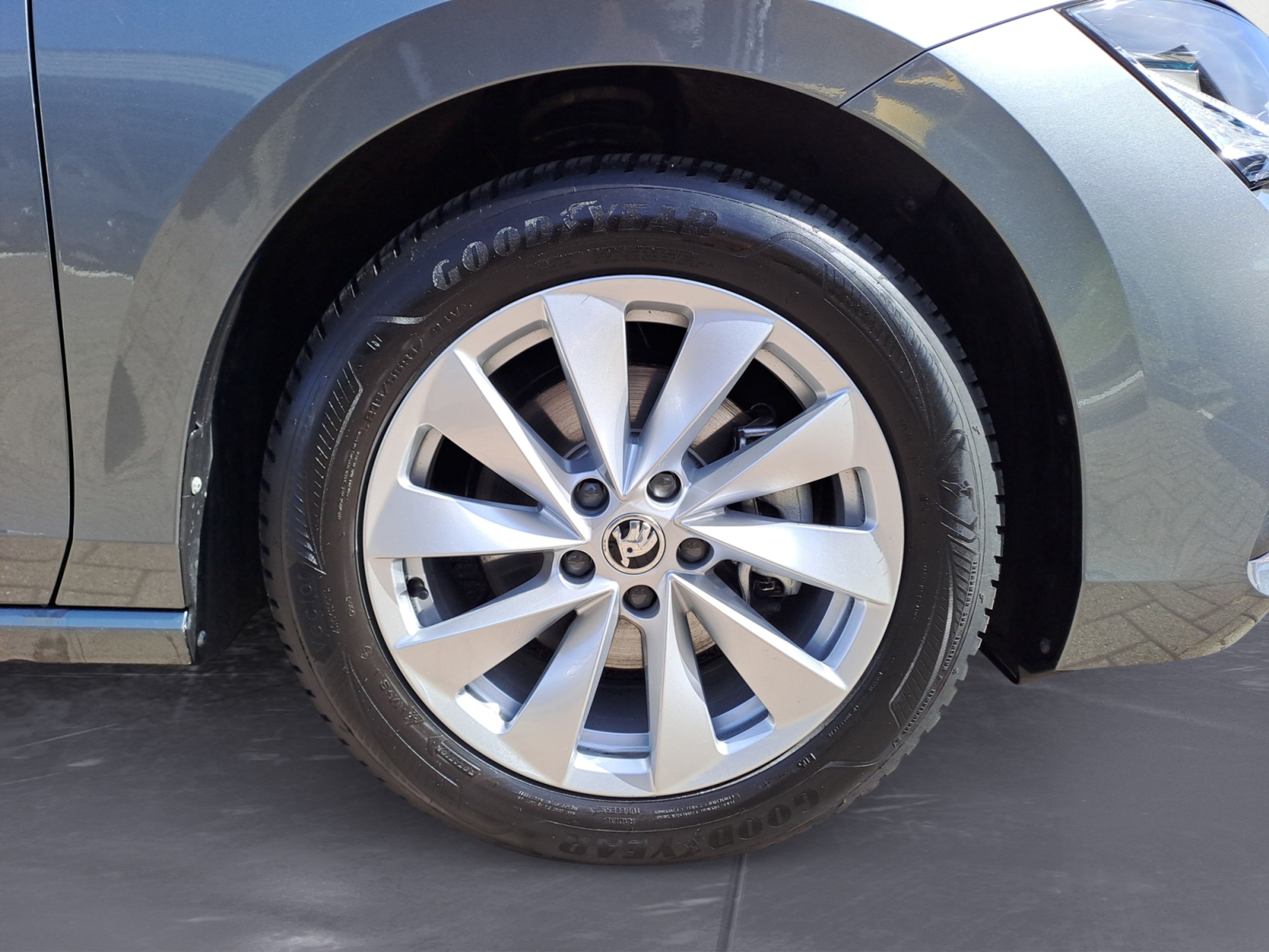 Skoda - Superb Combi 1.5 TSI DSG SELECTION