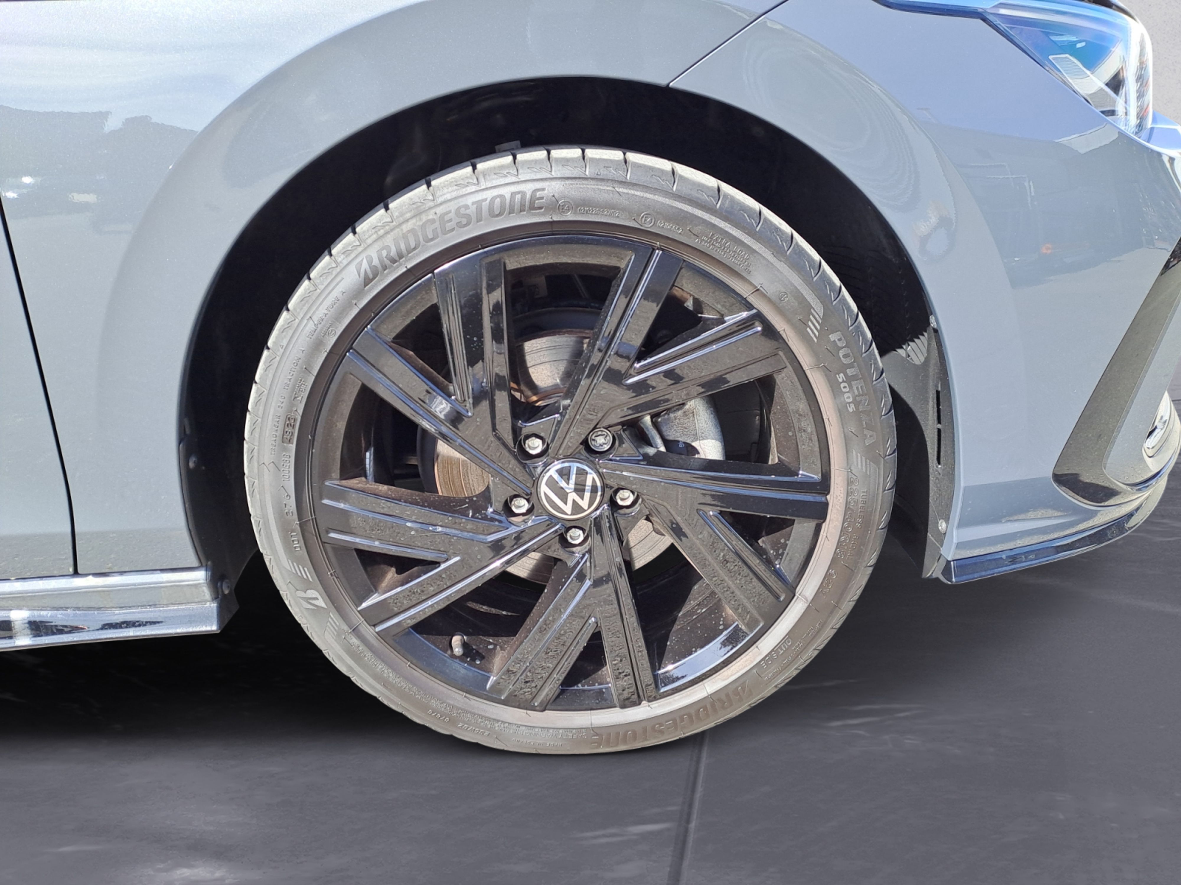 Volkswagen - Golf Variant 1.5 eTSI OPF DSG R-Line