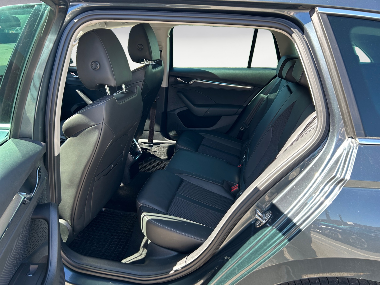 Skoda - Octavia Combi 2.0 TDI DSG Style