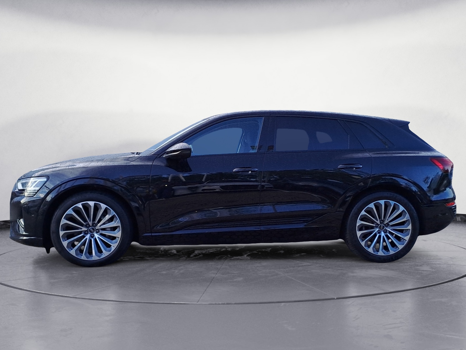 Audi - Q8 advanced 50 e-tron quattro 250 k
