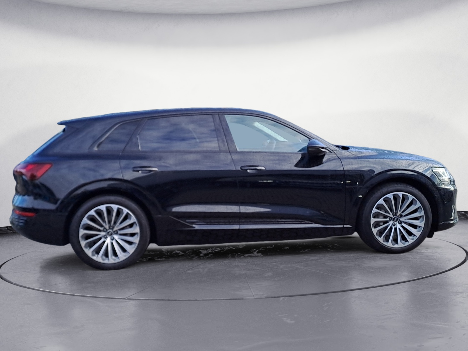 Audi - Q8 advanced 50 e-tron quattro 250 k