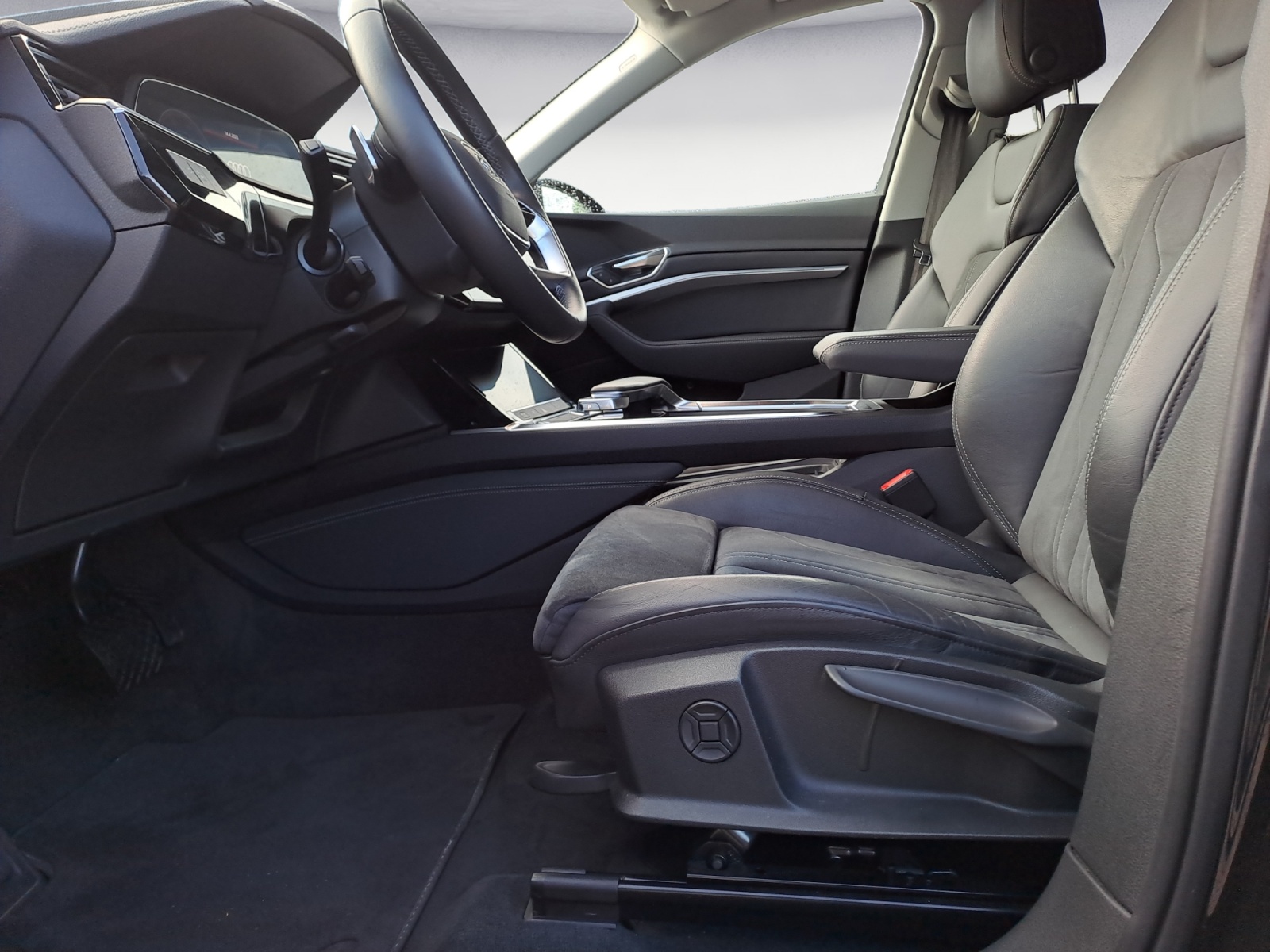 Audi - Q8 advanced 50 e-tron quattro 250 k