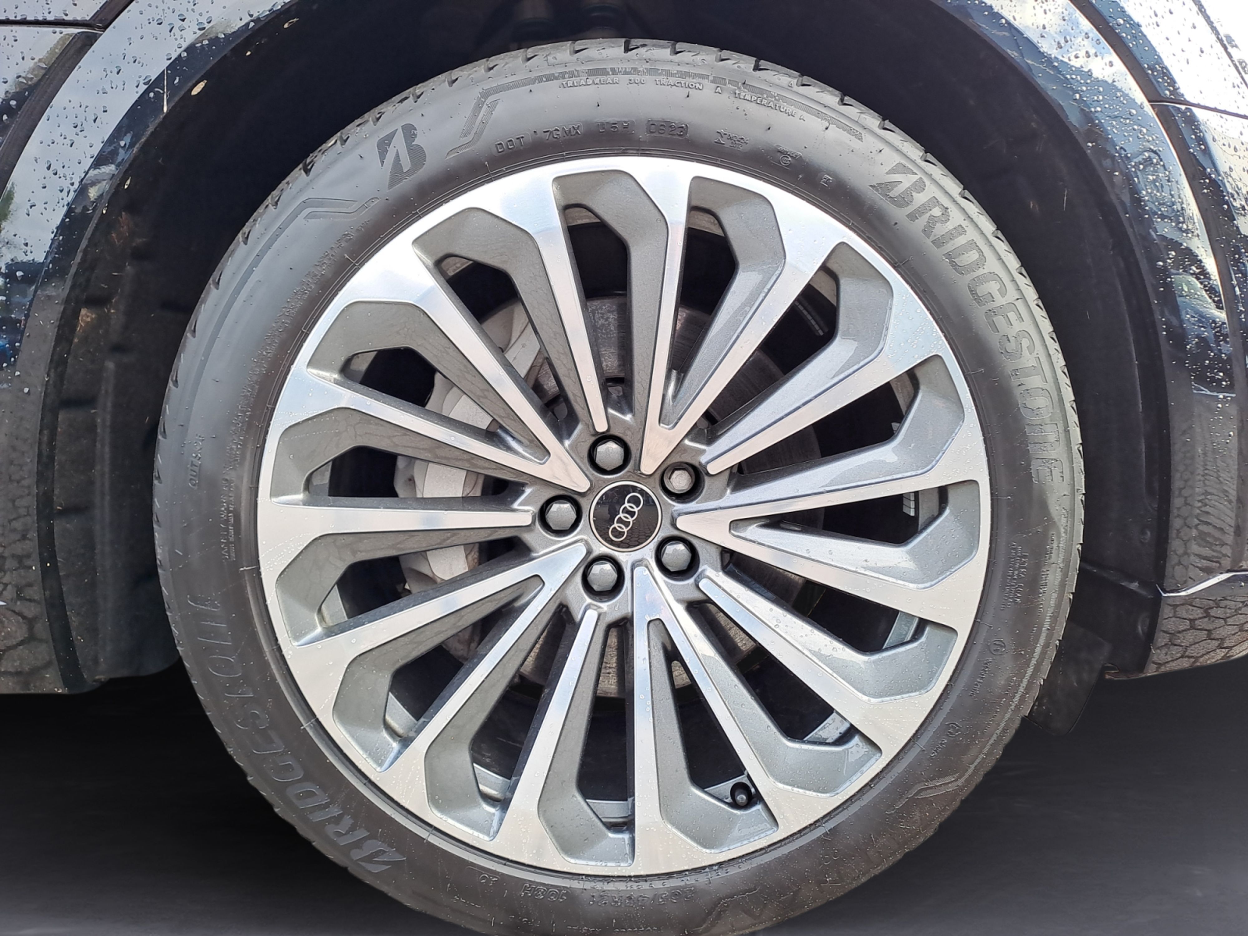 Audi - Q8 advanced 50 e-tron quattro 250 k