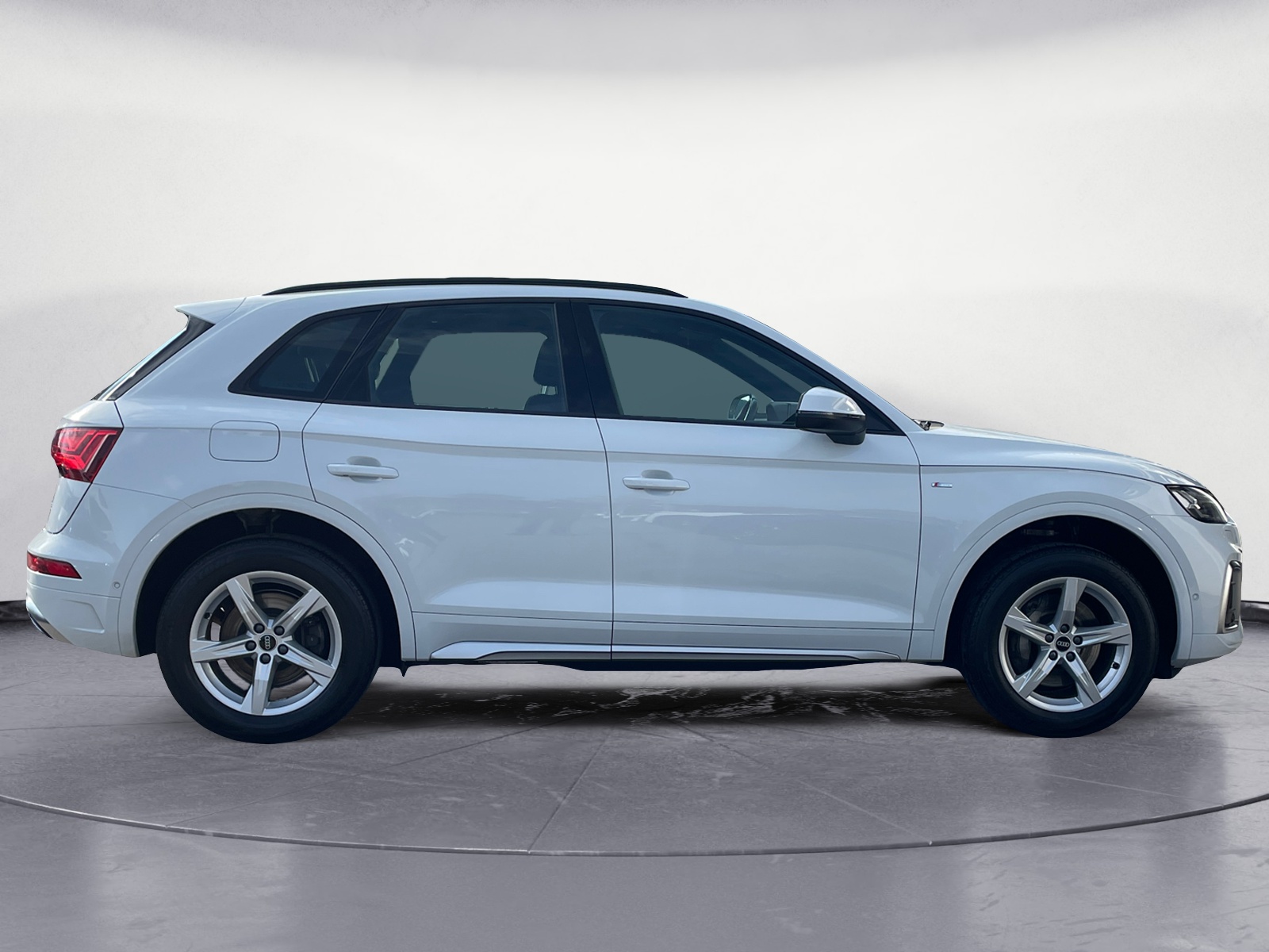 Audi - Q5 S line 55TFSI e quattro S tronic
