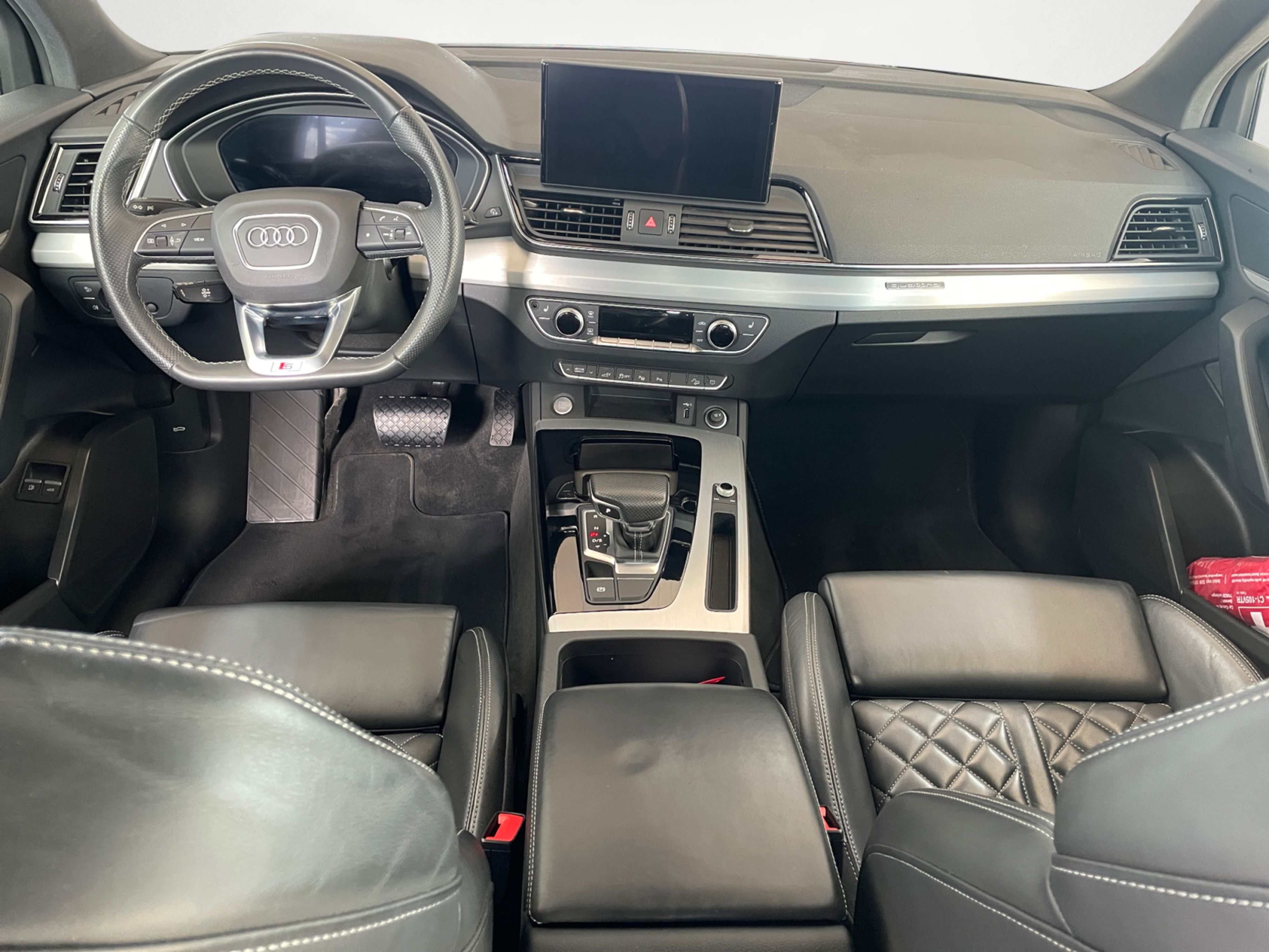 Audi - Q5 S line 55TFSI e quattro S tronic