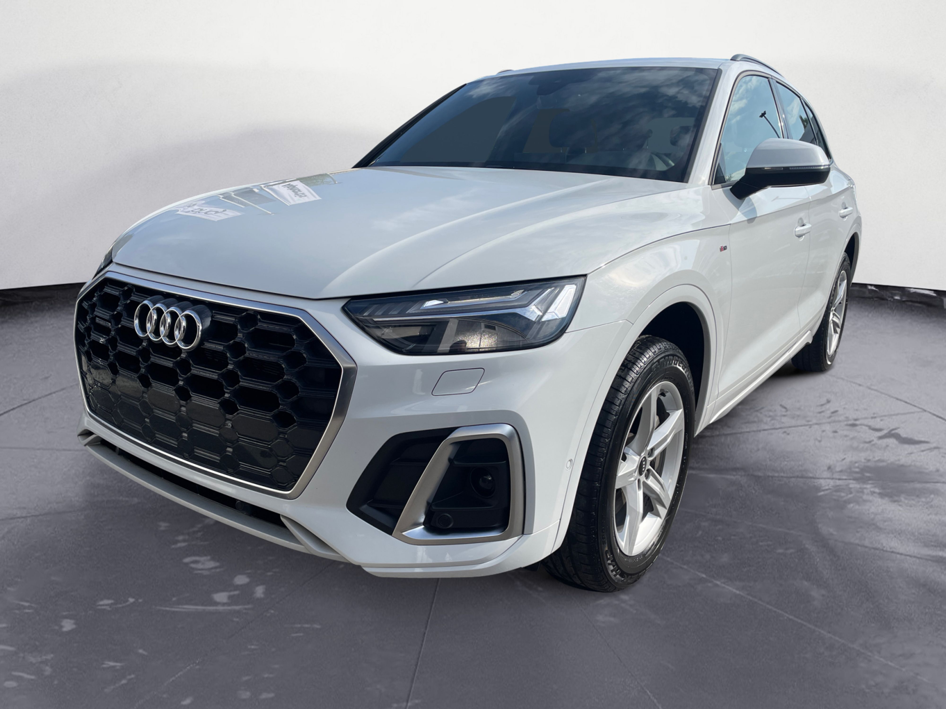 Audi - Q5 S line 55TFSI e quattro S tronic