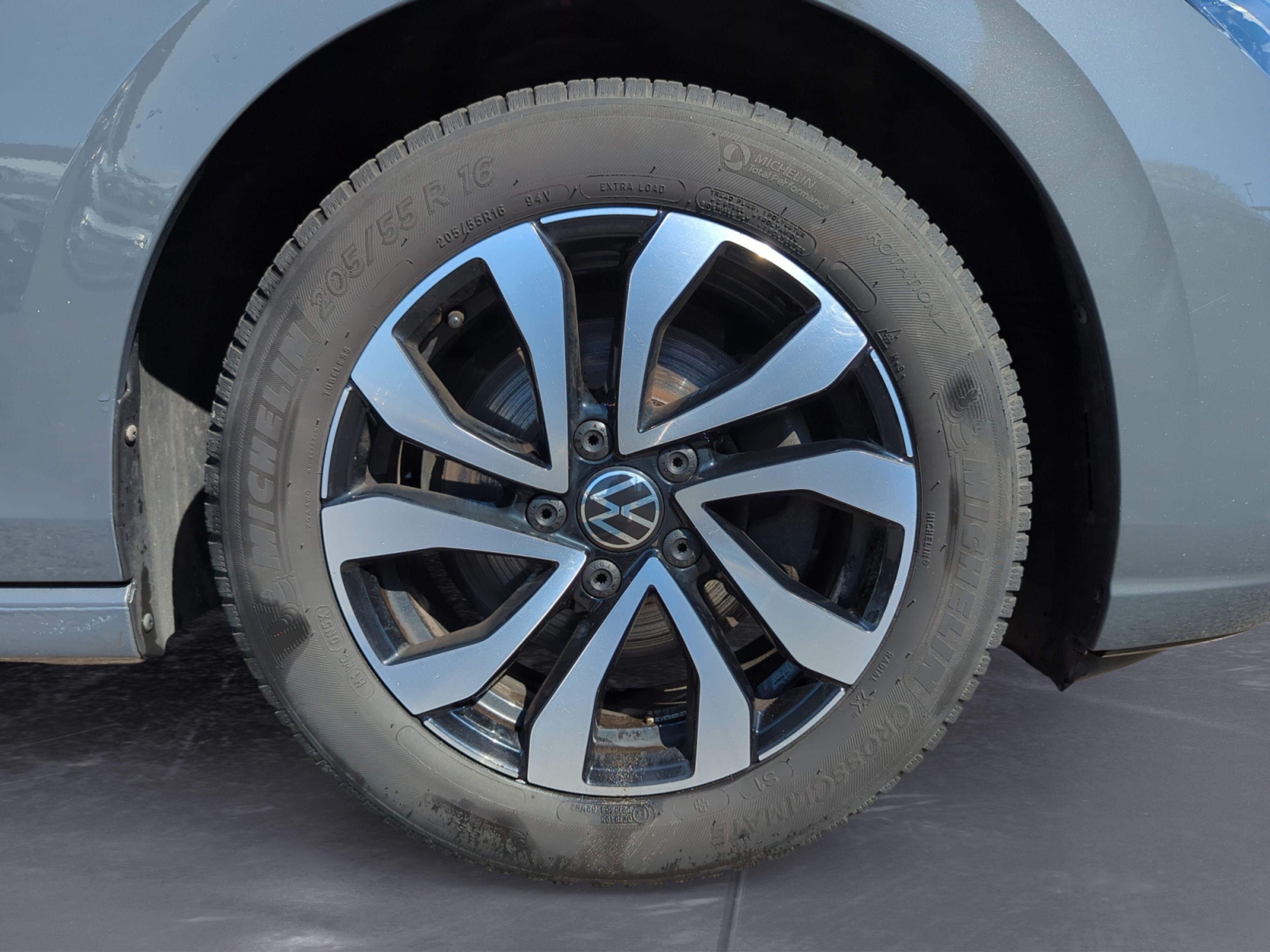 Volkswagen - Golf