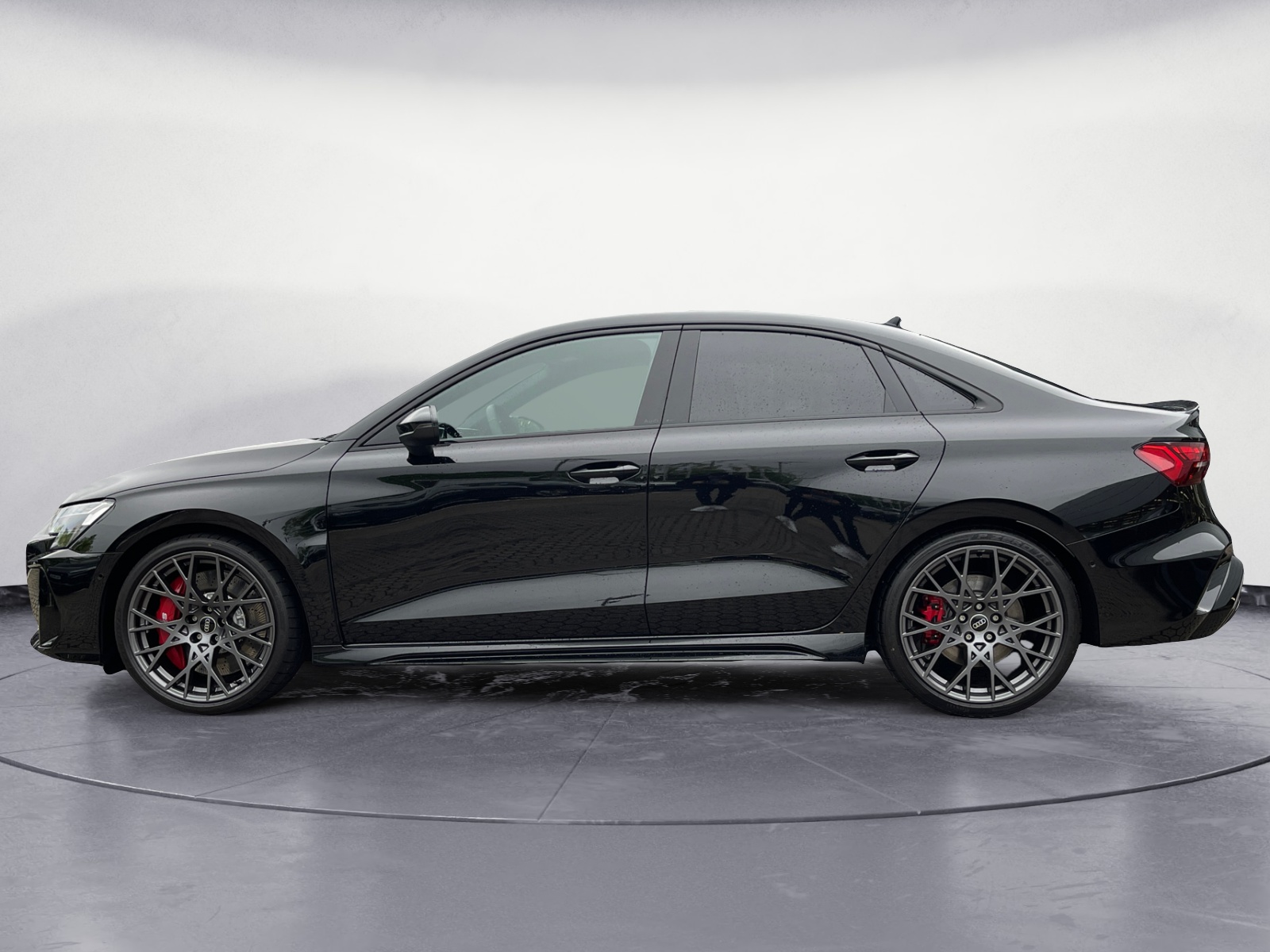 Audi - RS 3 Limousine 294(400) kW(PS) S tr onic
