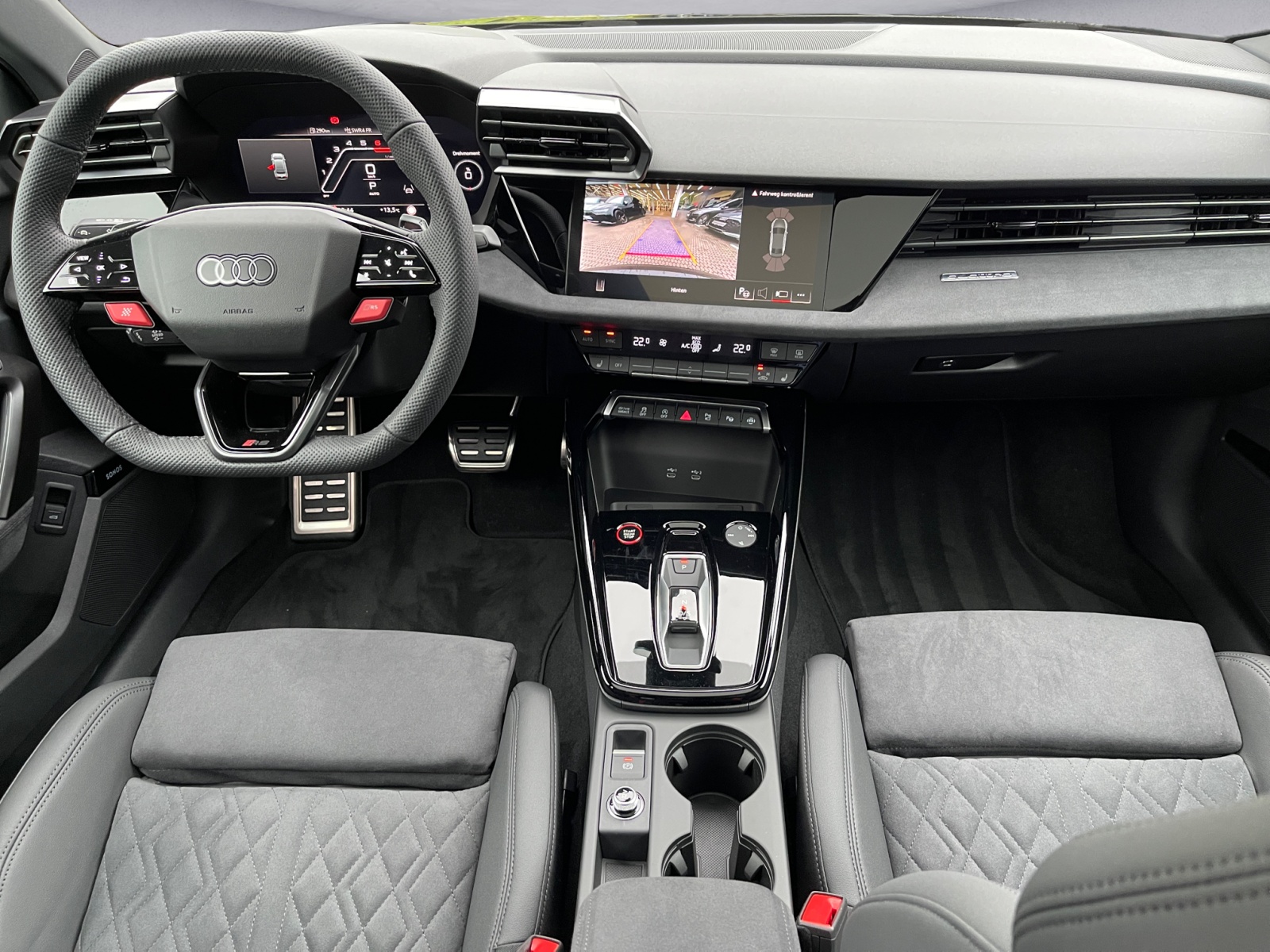 Audi - RS 3 Limousine 294(400) kW(PS) S tr onic