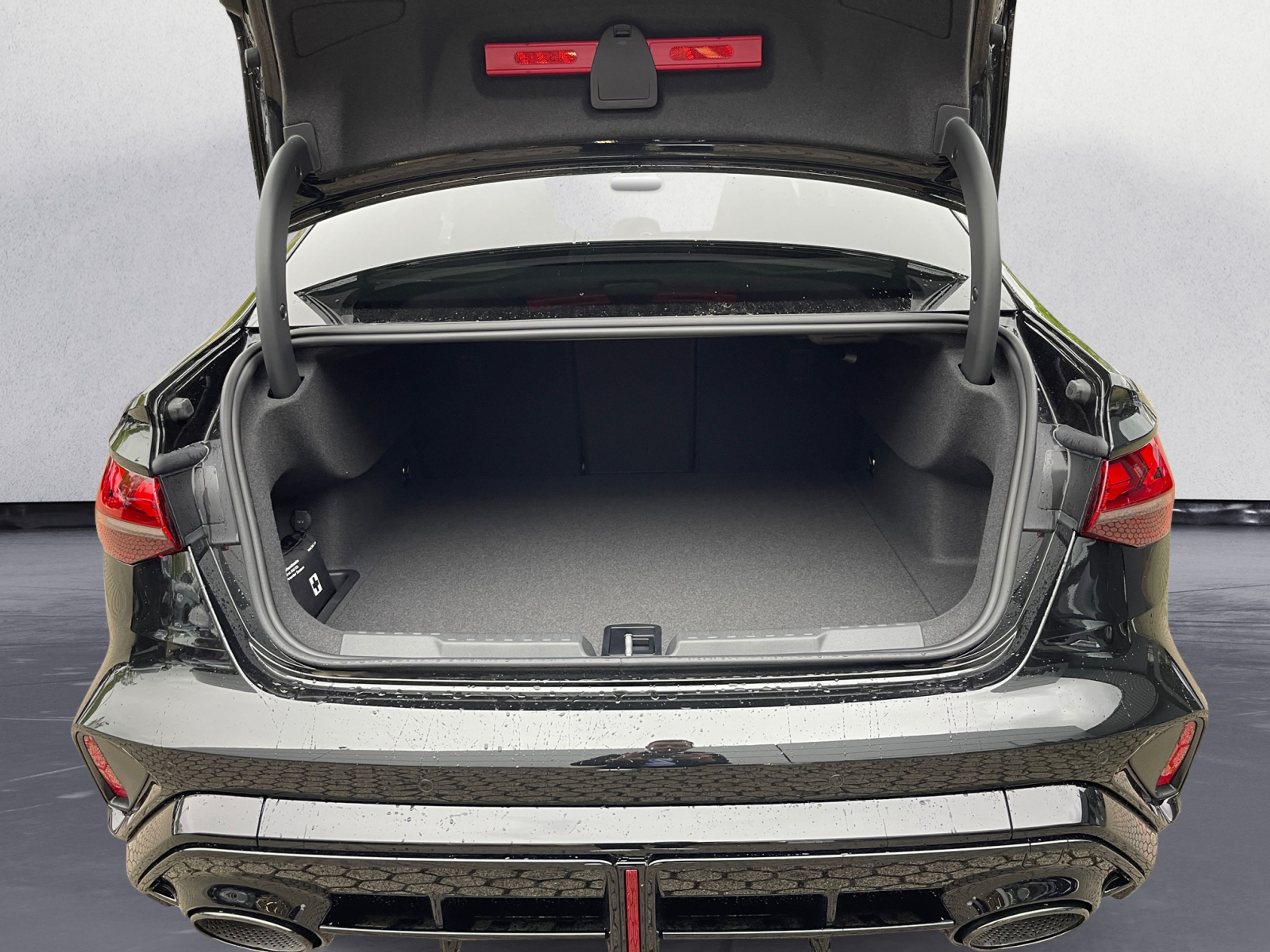 Audi - RS 3 Limousine 294(400) kW(PS) S tr onic