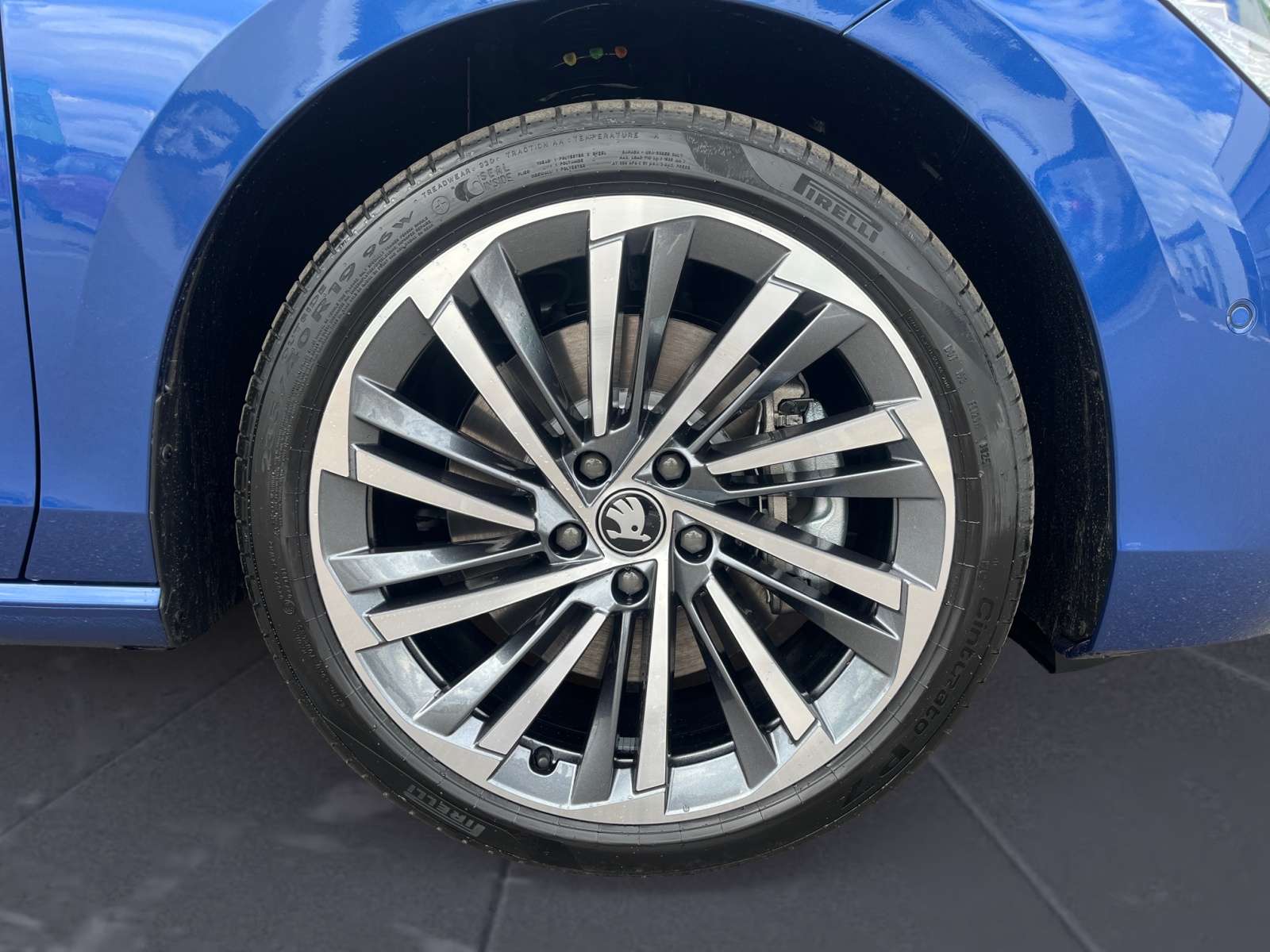 Skoda - Superb Combi L&K 2,0 TDI 7-Gang-DSG 4x4