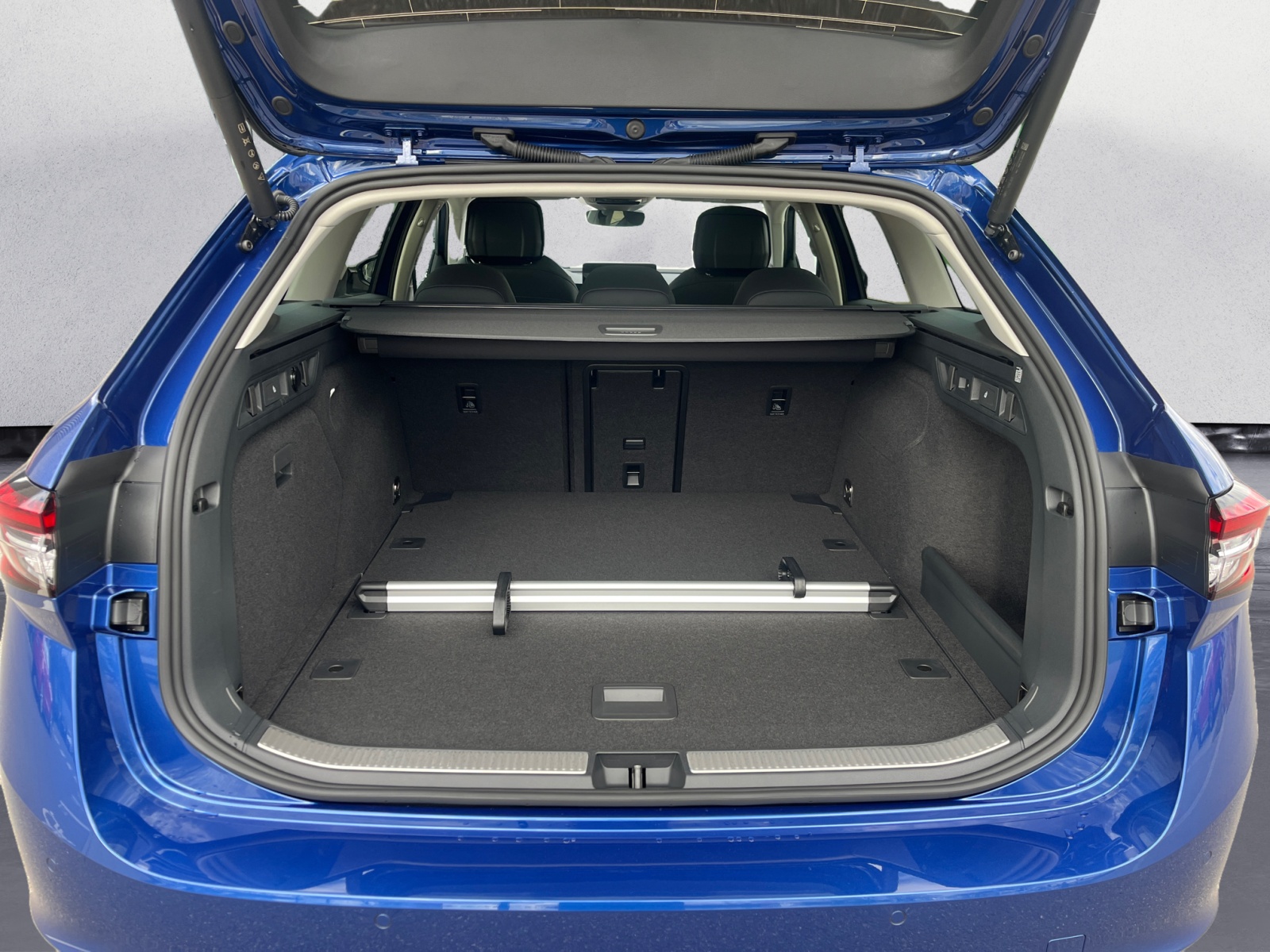 Skoda - Superb Combi L&K 2,0 TDI 7-Gang-DSG 4x4
