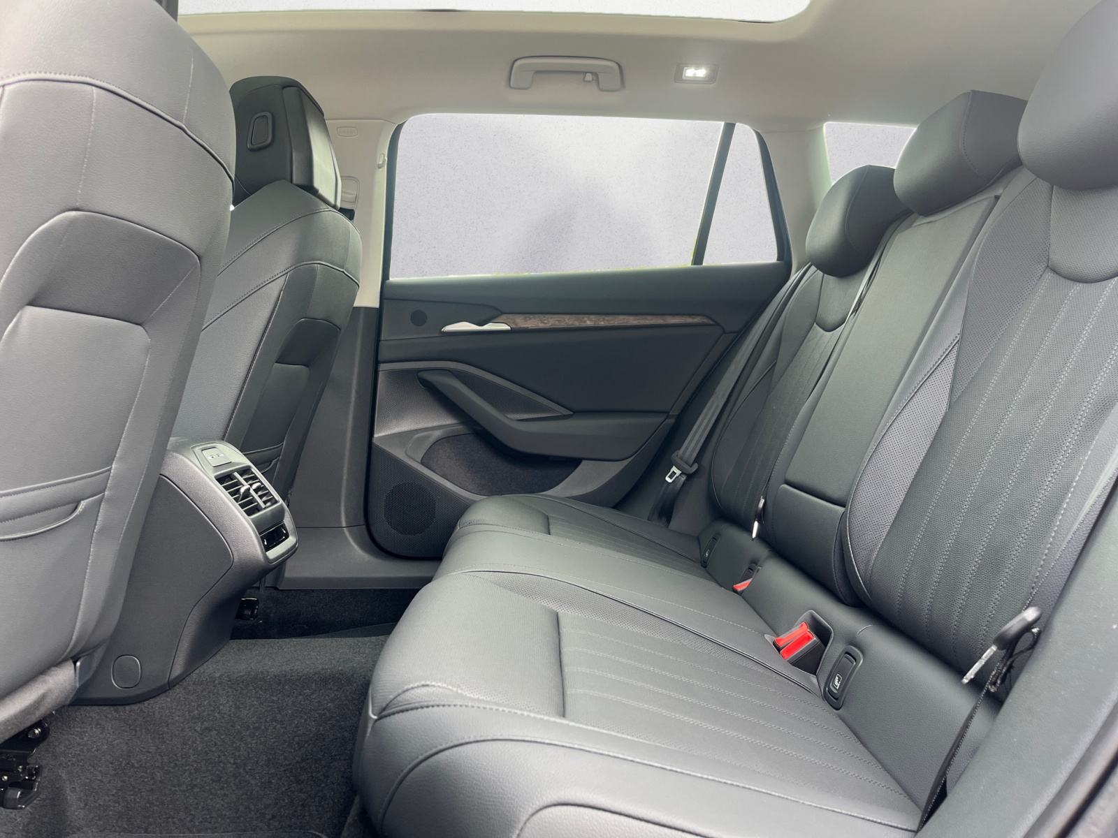 Skoda - Superb Combi L&K 2,0 TDI 7-Gang-DSG 4x4