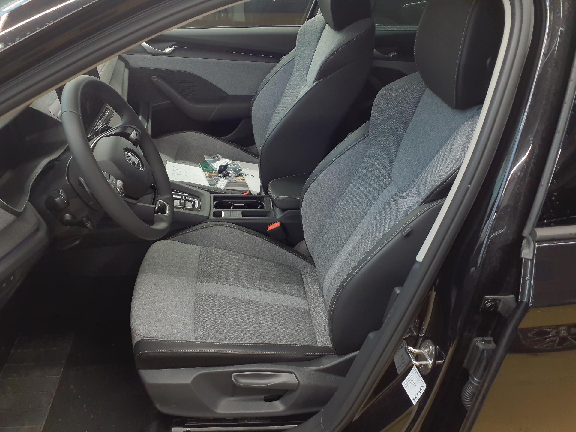 Skoda - Octavia Combi 2.0 TDI DSG Selection