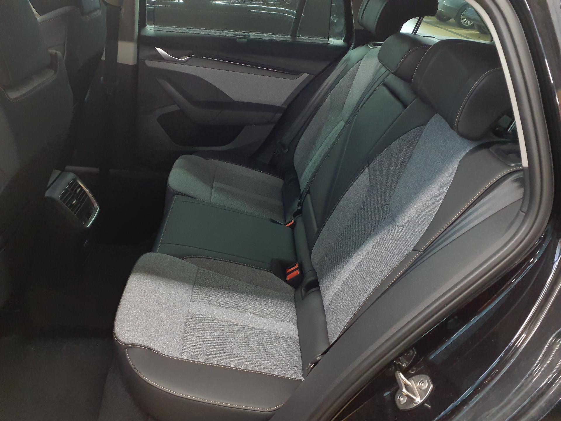 Skoda - Octavia Combi 2.0 TDI DSG Selection