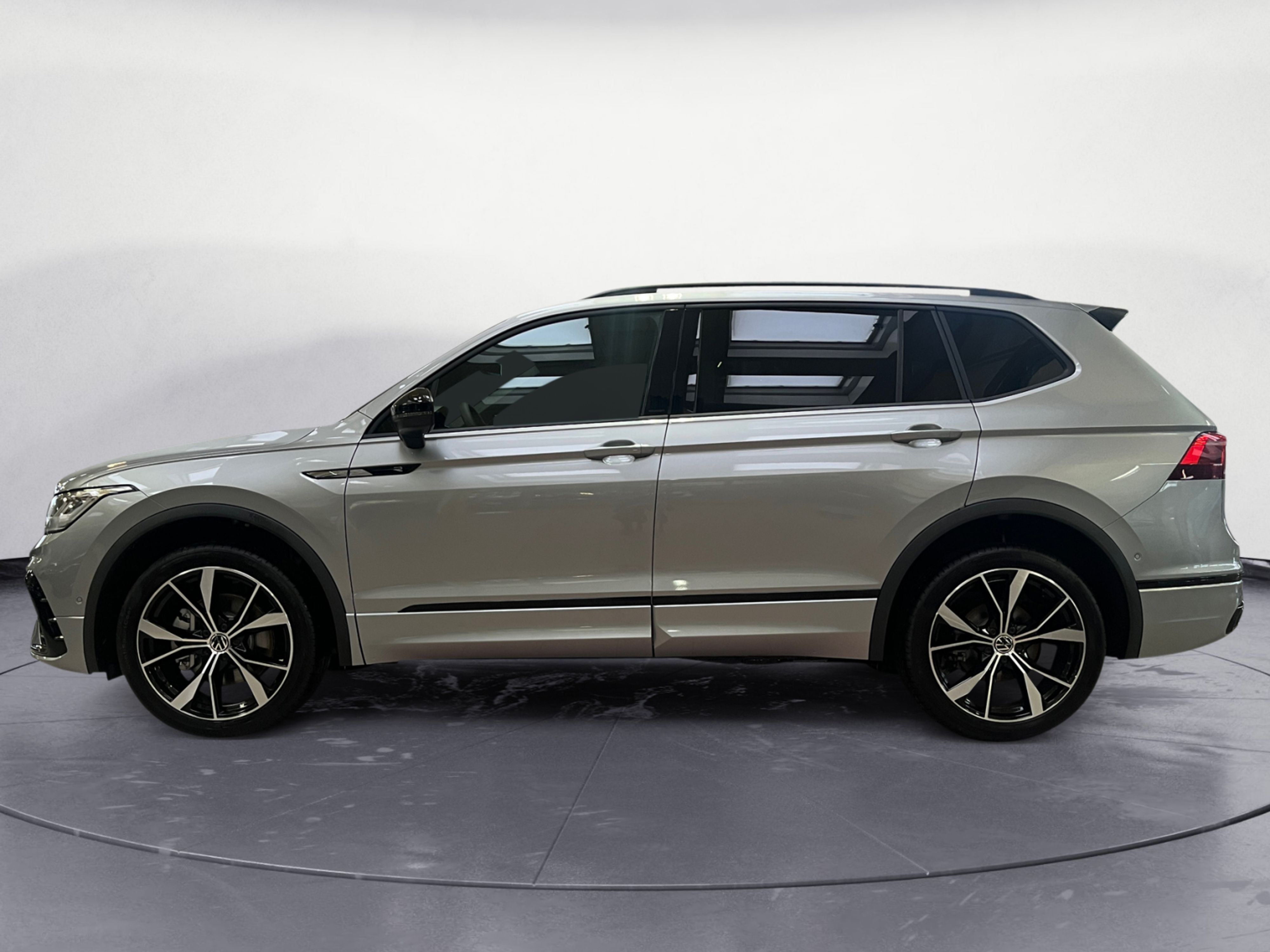 Volkswagen - Tiguan Allspace R-Line 2,0 l TSI OPF 4MOTION 7-Gang-Doppelkupplungsgetriebe DSG ,
