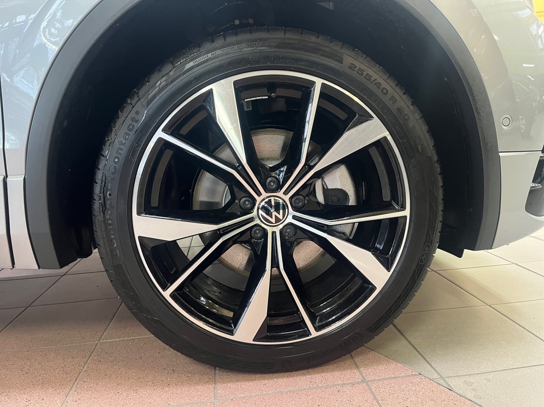 Volkswagen - Tiguan Allspace R-Line 2,0 l TSI OPF 4MOTION 7-Gang-Doppelkupplungsgetriebe DSG ,