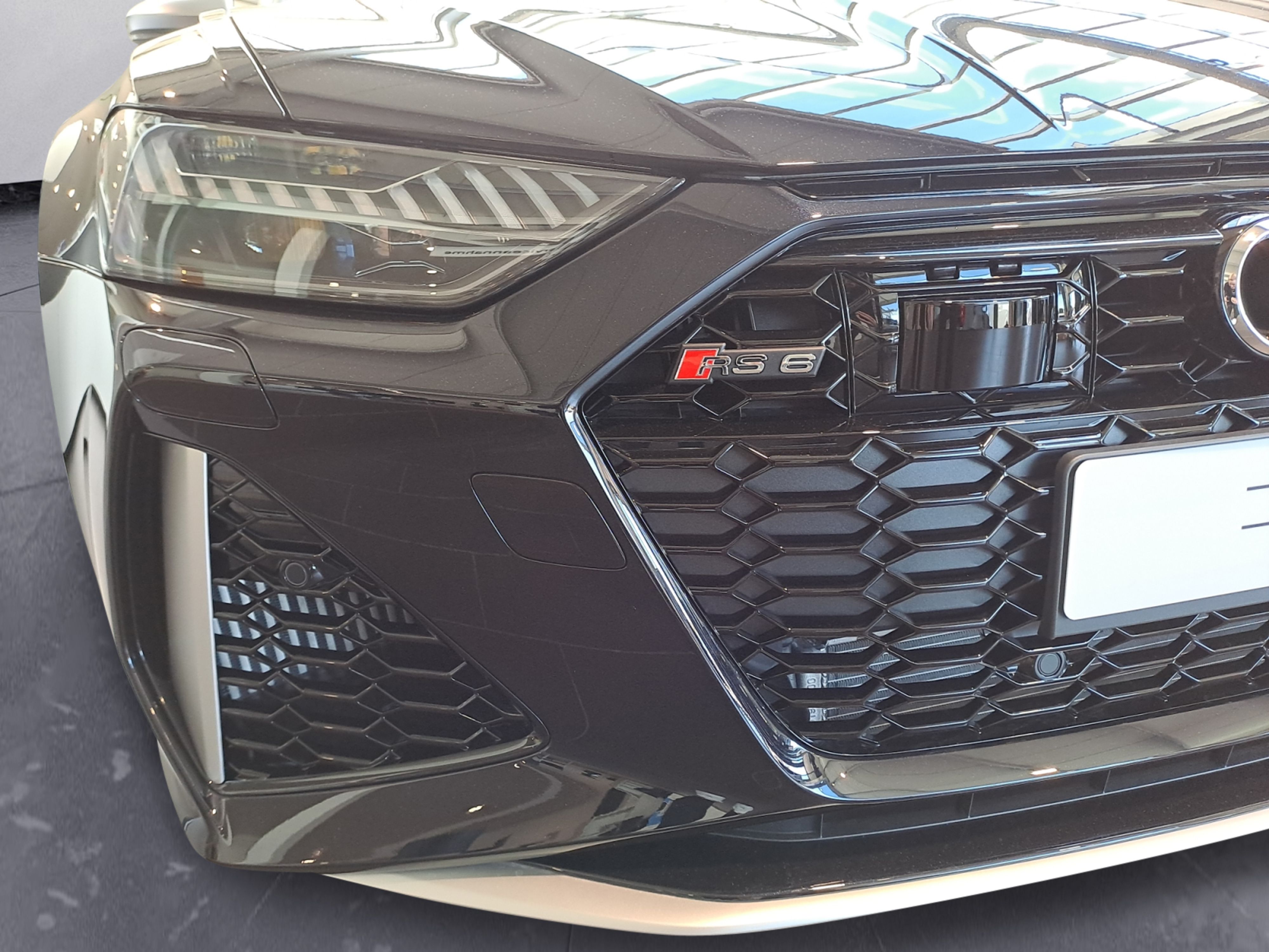 Audi - RS 6 Avant 441(600) kW(PS) tiptroni