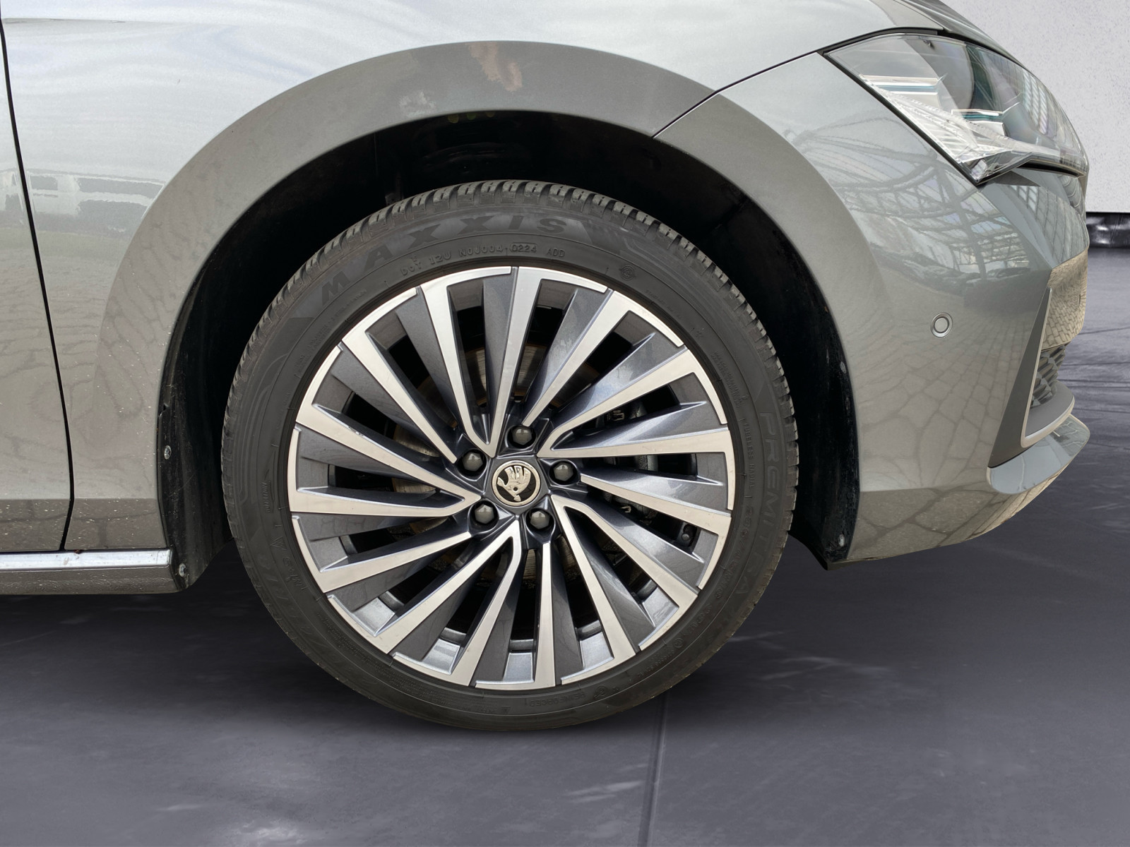 Skoda - Superb Combi 1.5 TSI DSG L&K