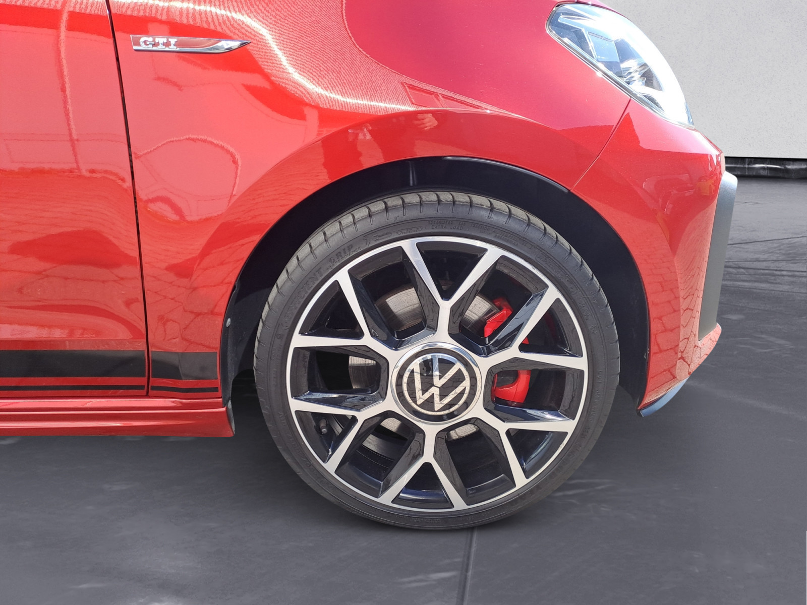 Volkswagen - up! GTI
