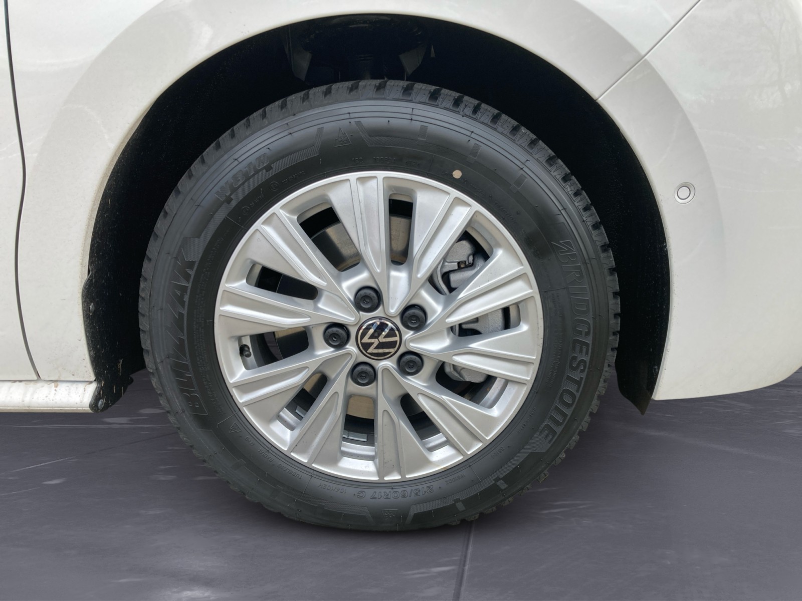 Volkswagen - Multivan Life 2,0 l TDI SCR Frontantrieb 7-Gang-DSG Radst. 3124 mm langer Überhang