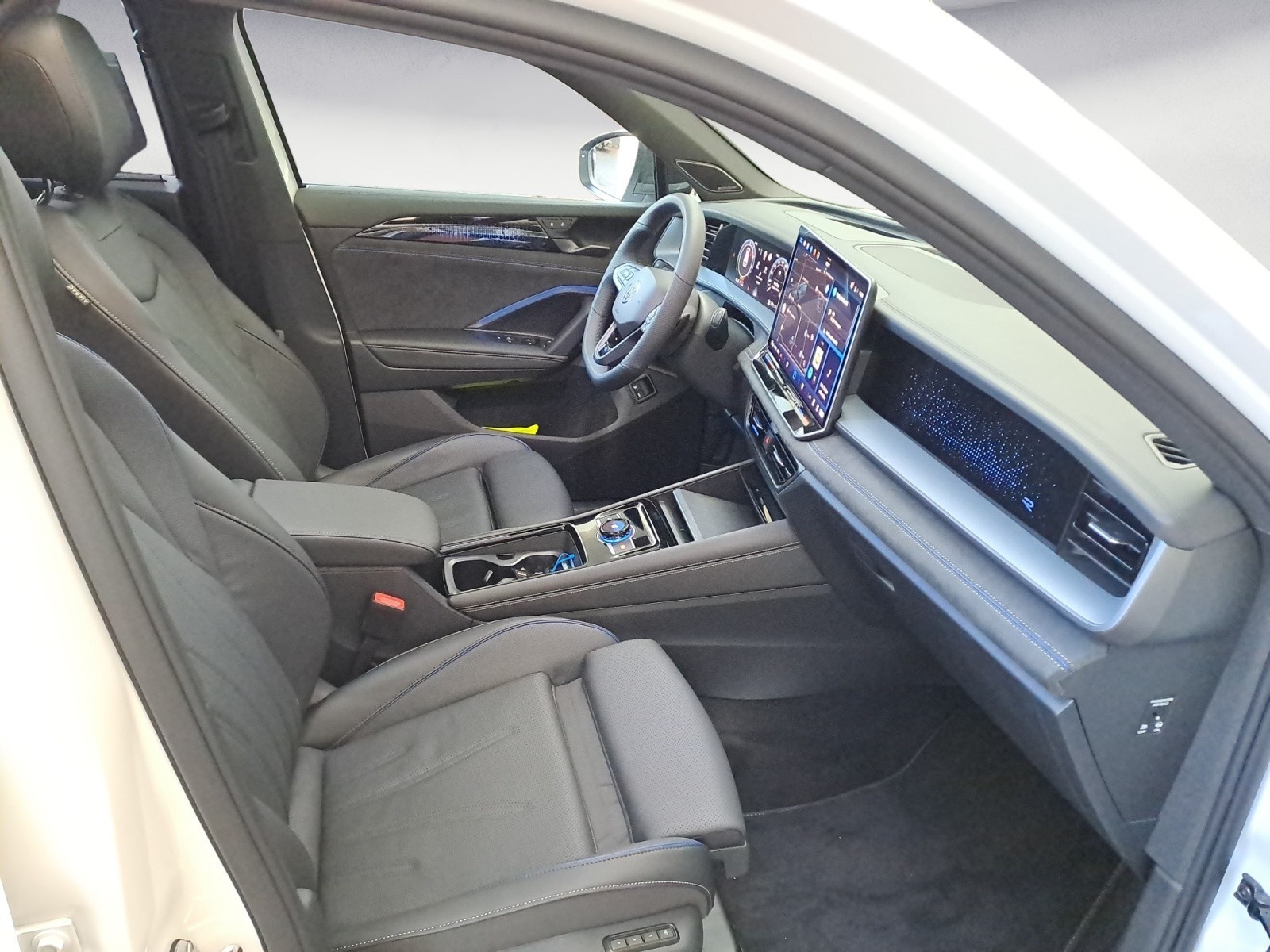 Volkswagen - Tayron R-Line 1,5 l eHybrid OPF  (  /   6-Gang-Doppelku pplungsgetriebe DSG