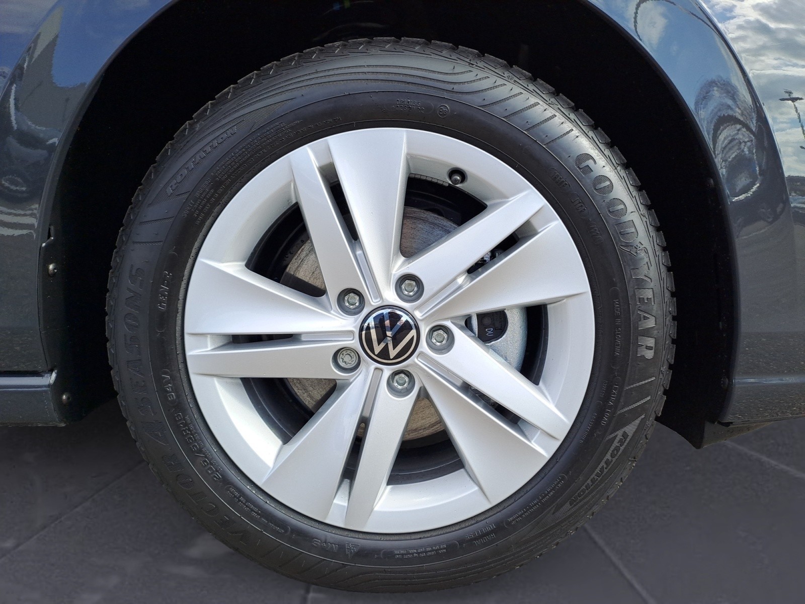 Volkswagen - Golf Life 1,5 l eTSI OPF   7-Gang-Doppelkupplungsgetriebe DSG