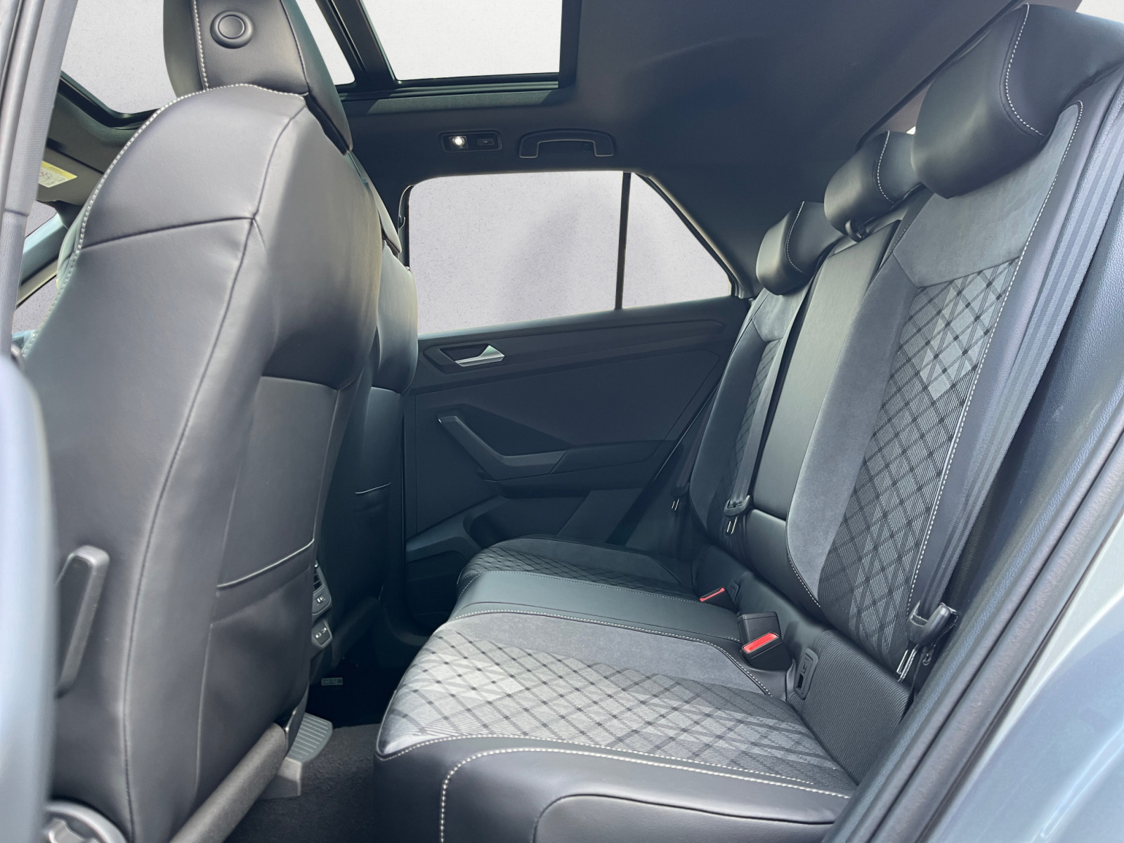 Volkswagen - T-Roc R-Line 1.5 l TSI OPF 7-Gang-Doppelkupplungsgetriebe DSG ,