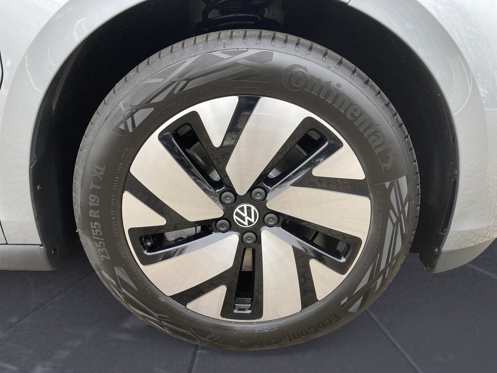 Volkswagen - ID. Buzz Pro kurzer Radstand   Heckantrieb 1-Gang-Automatik Radst. 2989 mm